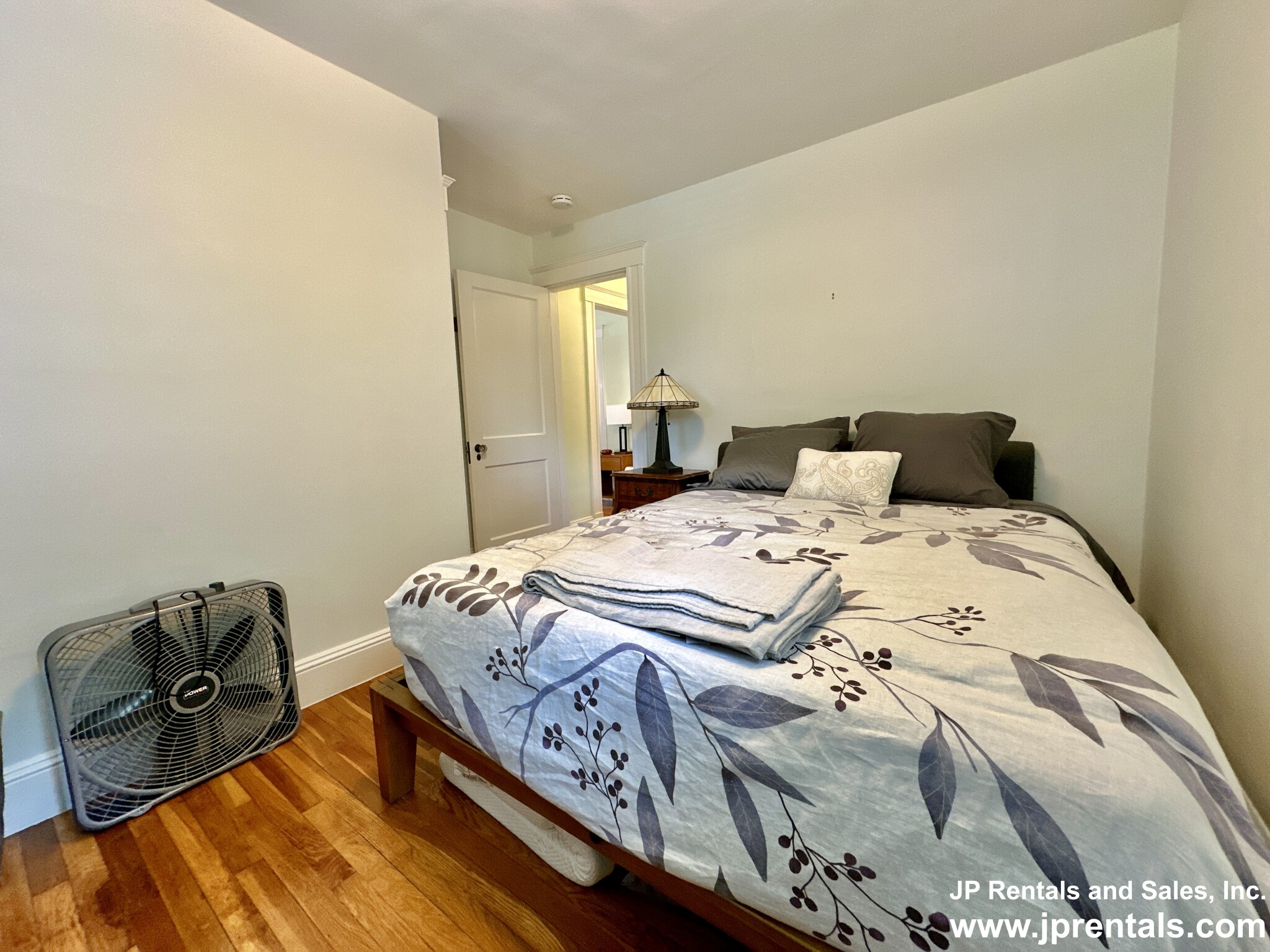 92 Bourne Rd, Jamaica Plain