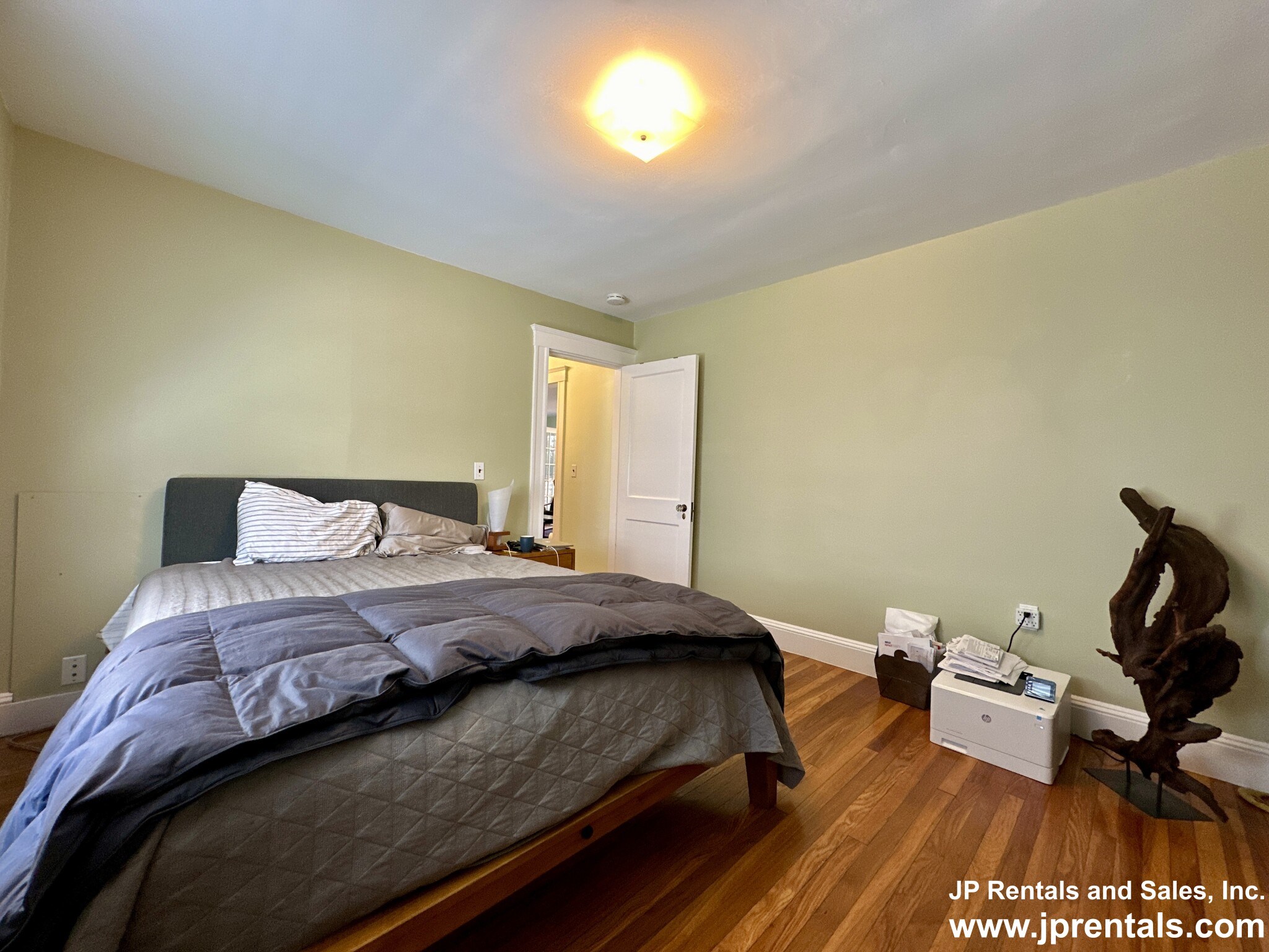 92 Bourne Rd, Jamaica Plain