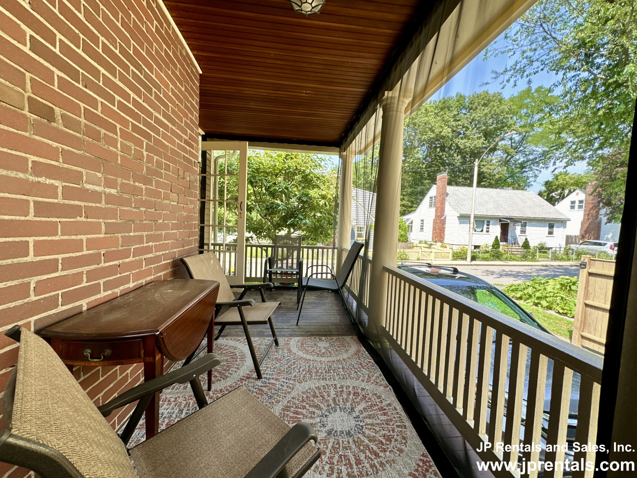 92 Bourne Rd, Jamaica Plain