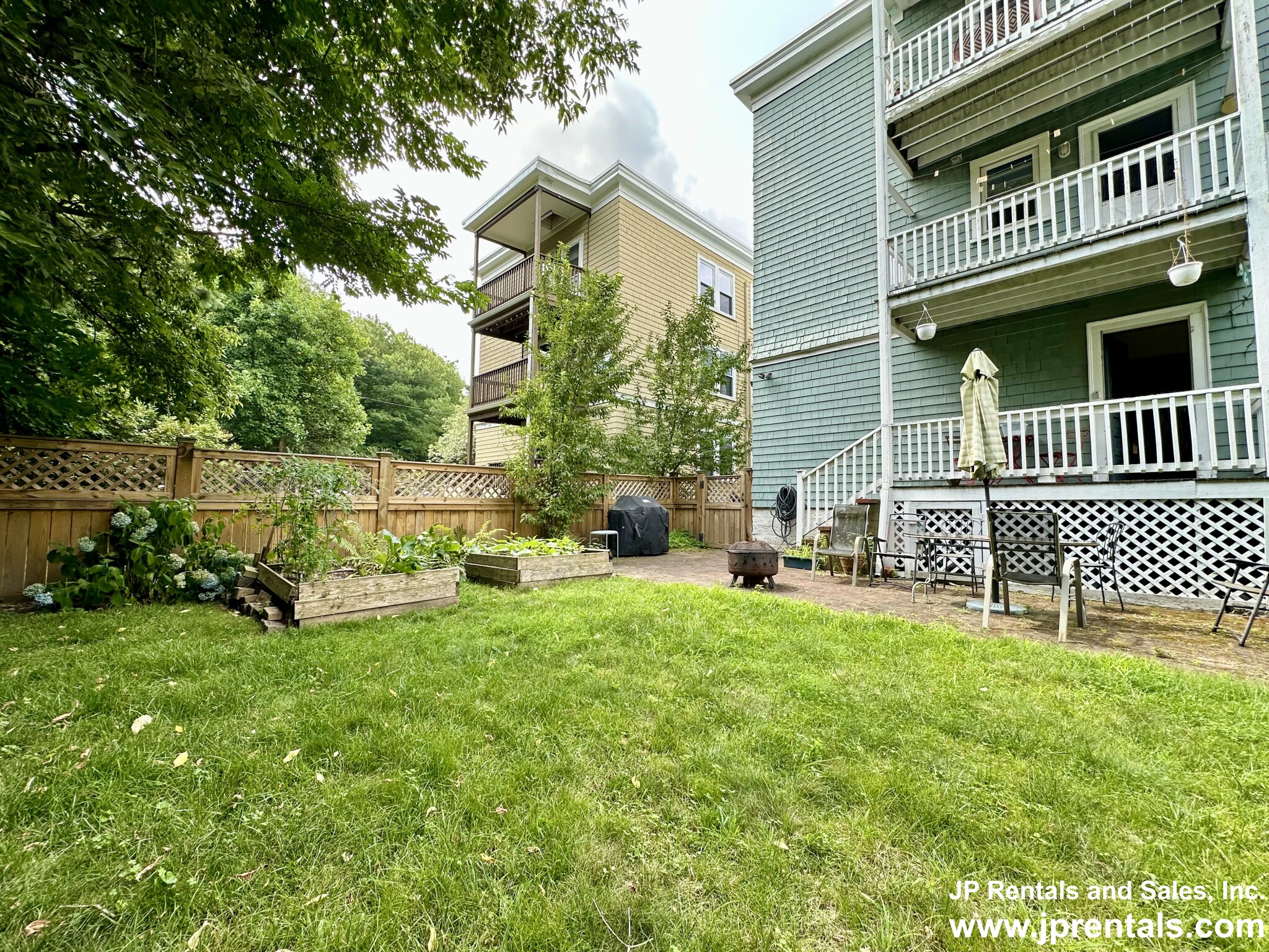 40 Gartland St, Jamaica Plain