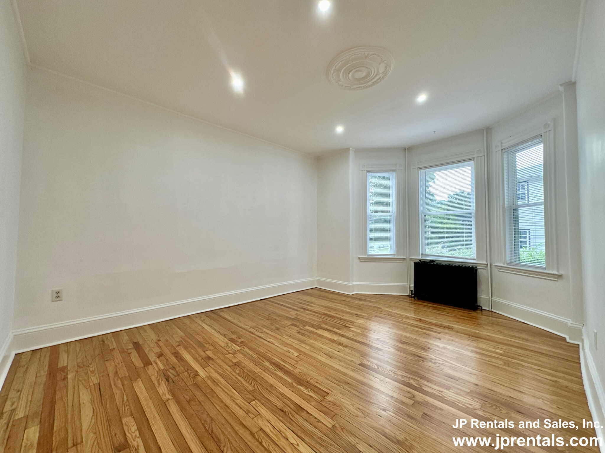 51 Custer St, Jamaica Plain