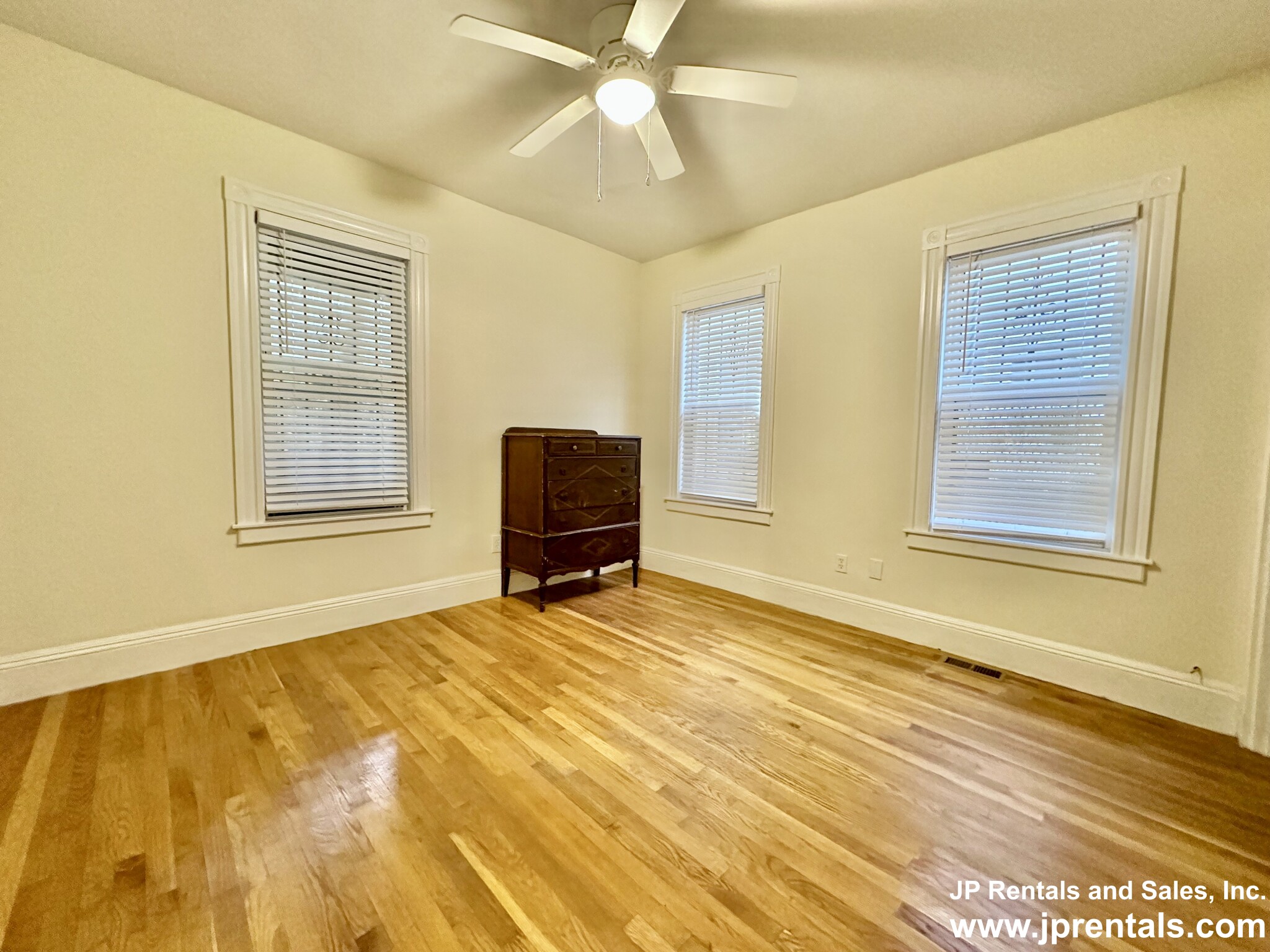 11 Sheridan St, Jamaica Plain