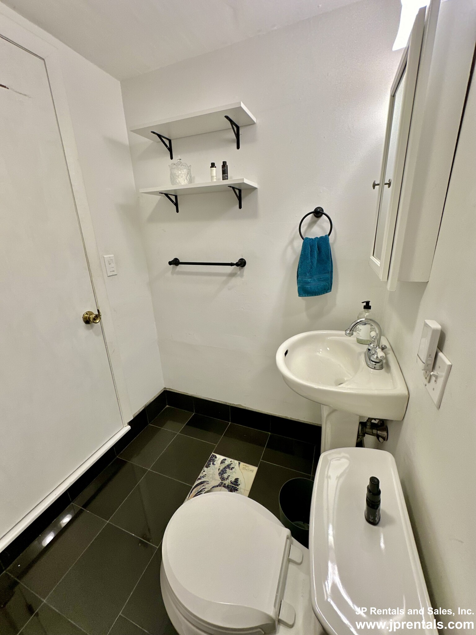 17 Spalding St, Jamaica Plain