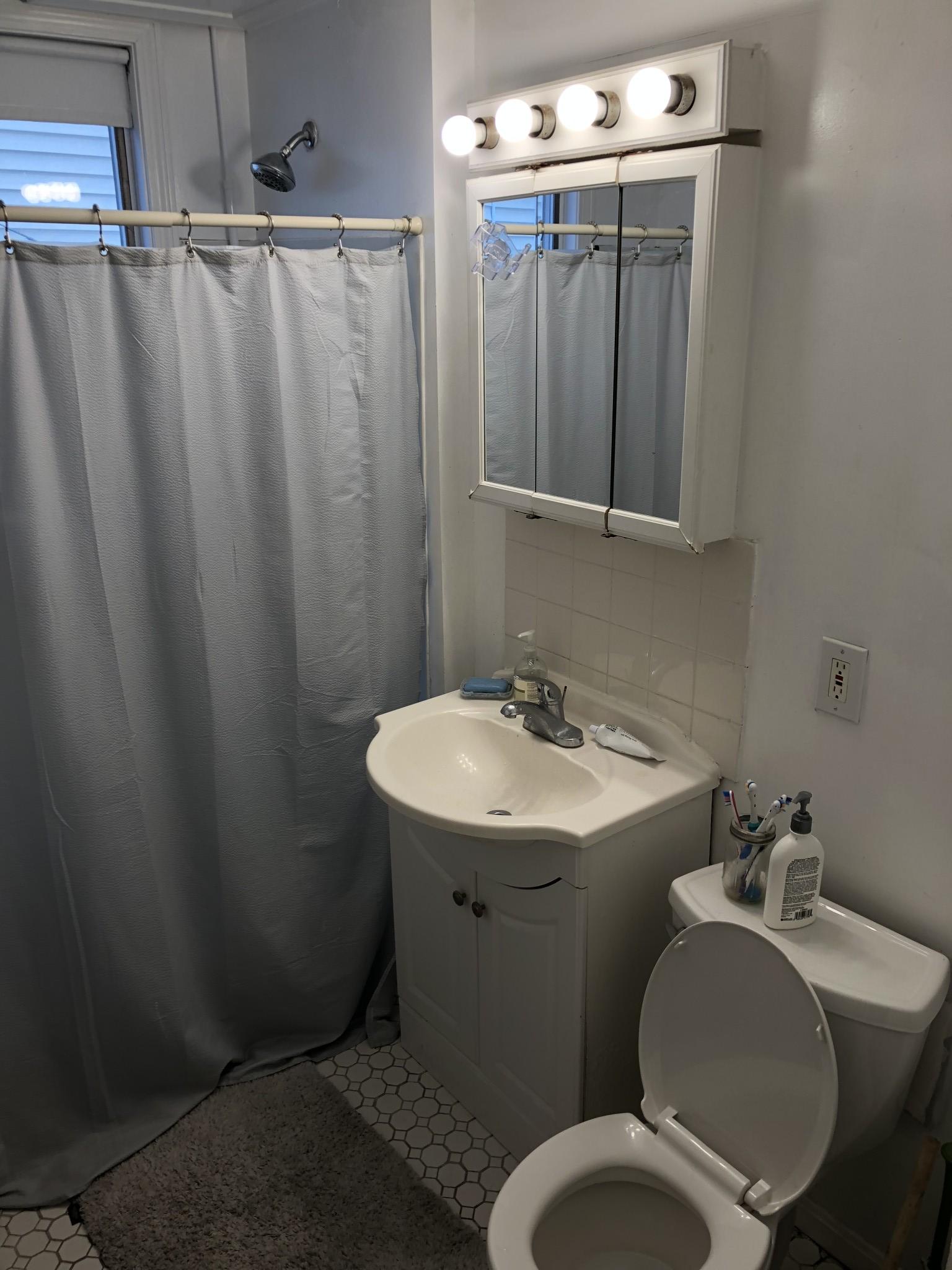 3 bed, 1 bath apartment for rent at 3899 Washington St Unit 1, Roslindale — photo 4 of 7