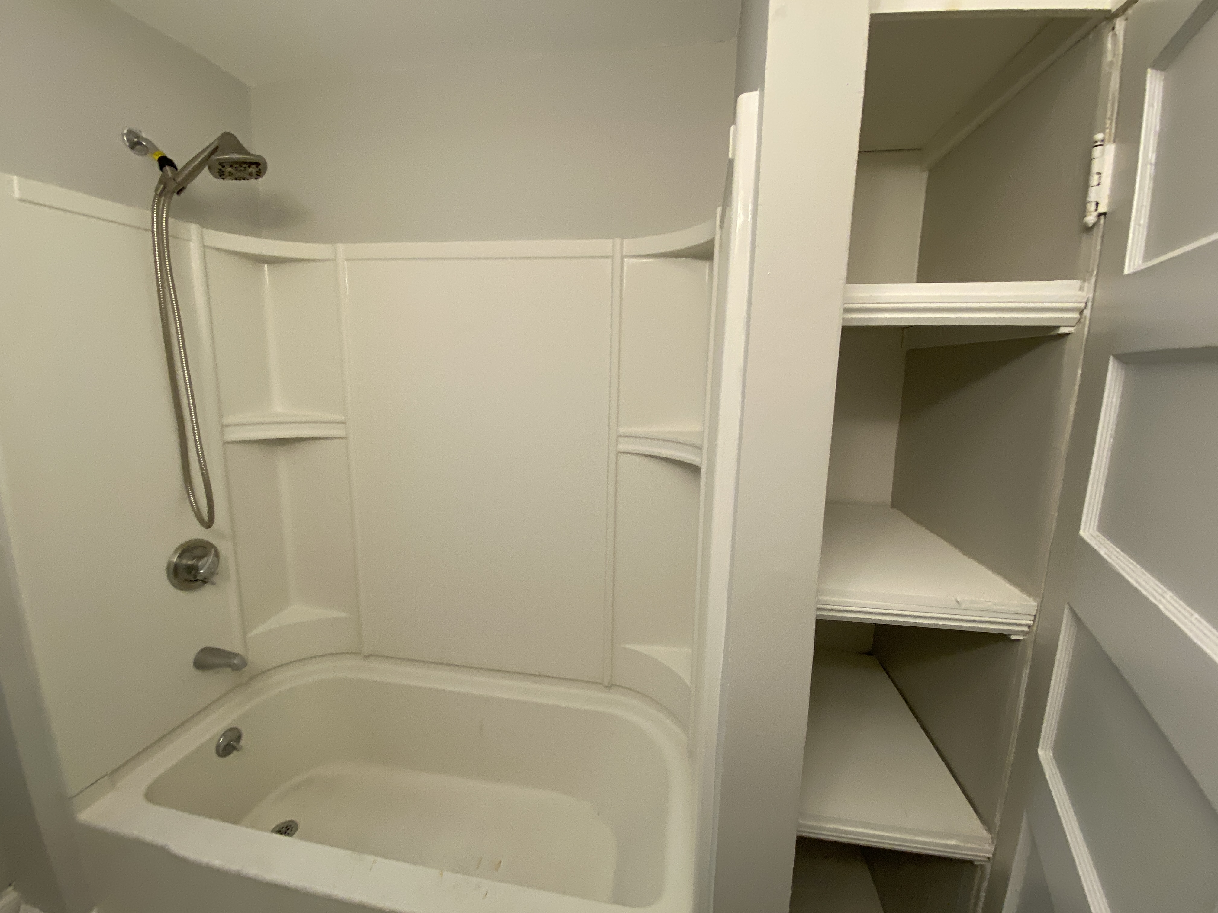 2.5 bed, 1 bath apartment for rent at 205 Chelsea St Unit 1, East Boston — photo 3 of 6