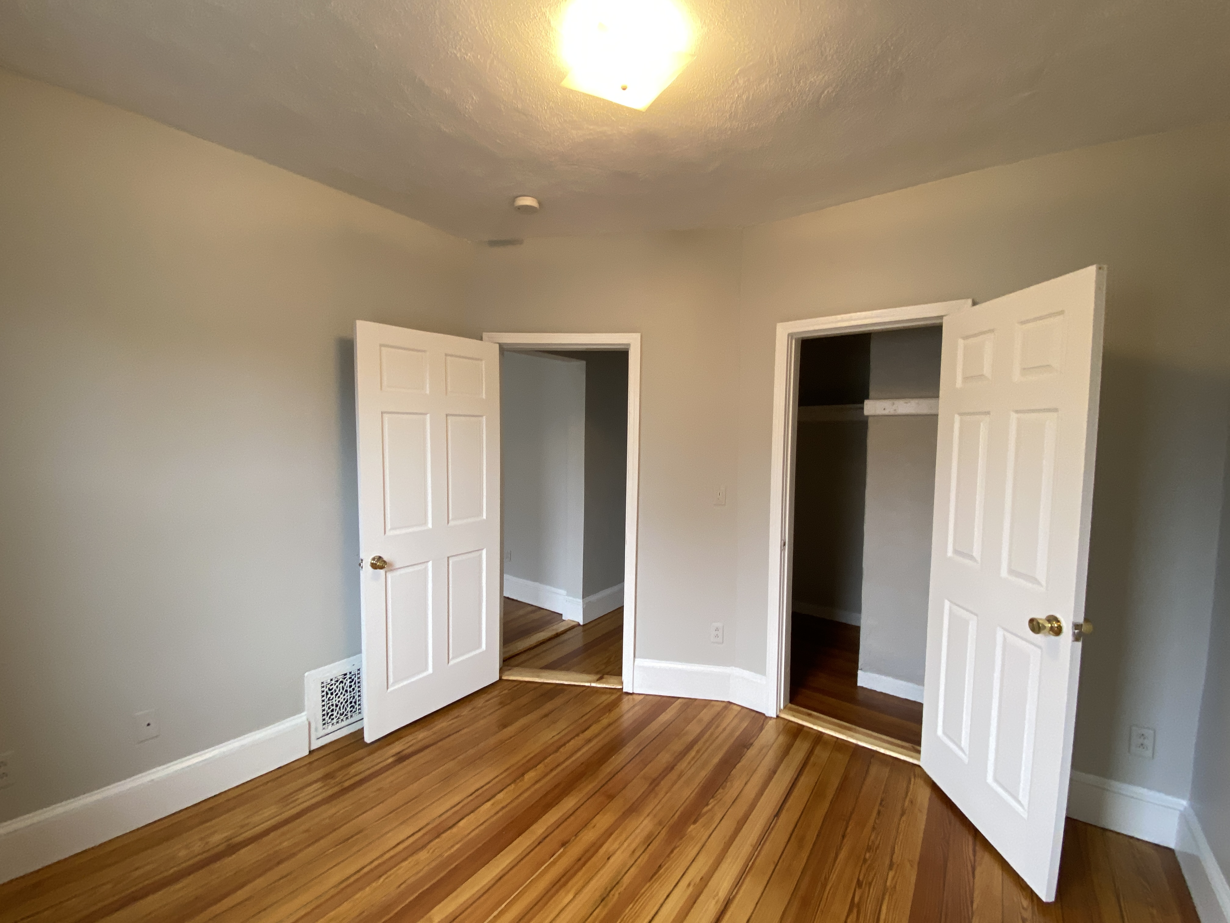 3 bed, 1 bath apartment for rent at 368 Centre St Unit 3, Dorchester — photo 2 of 10