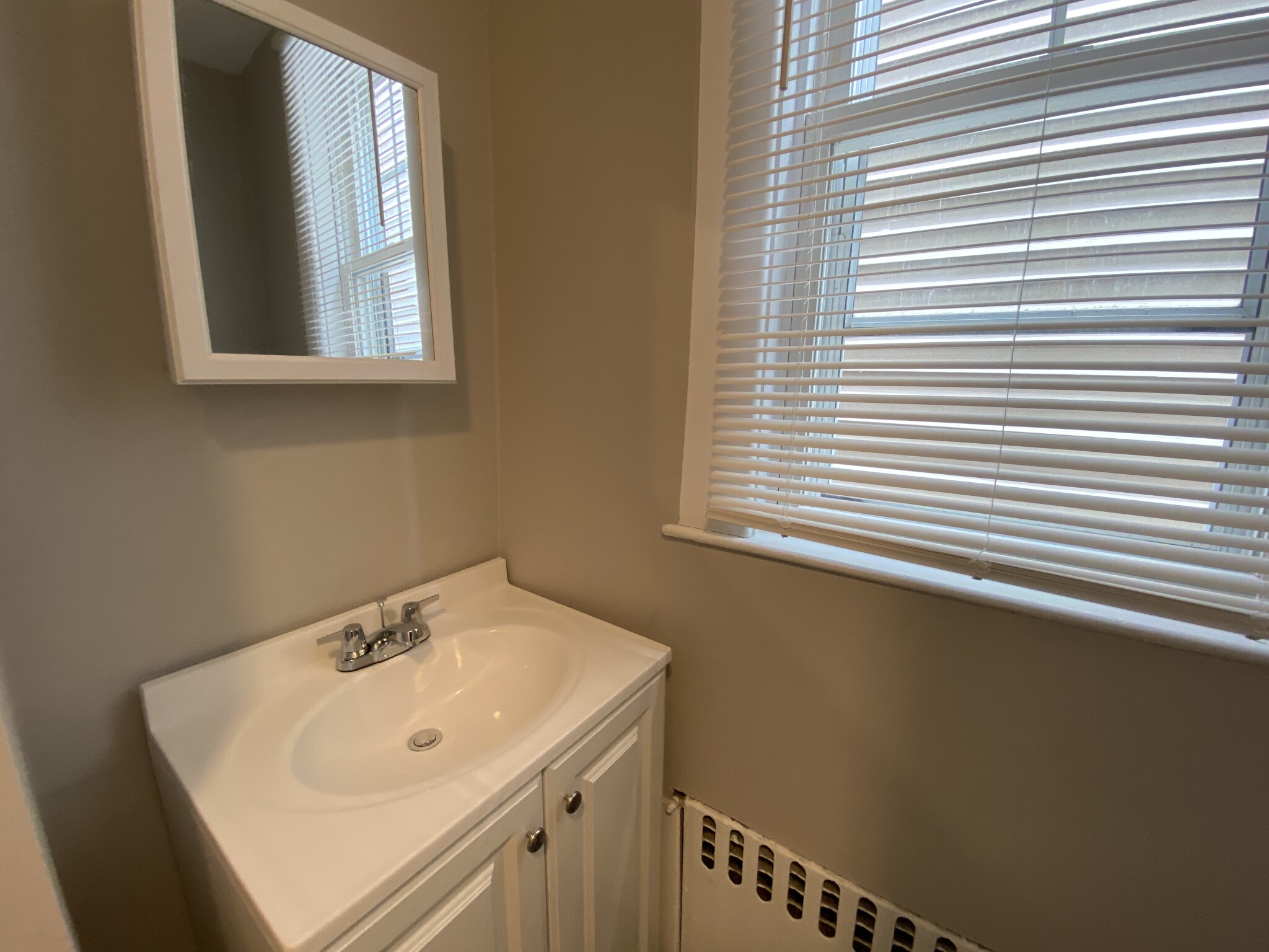 3 bed, 1 bath apartment for rent at 677 Bennington St Unit 2, East Boston — photo 4 of 11