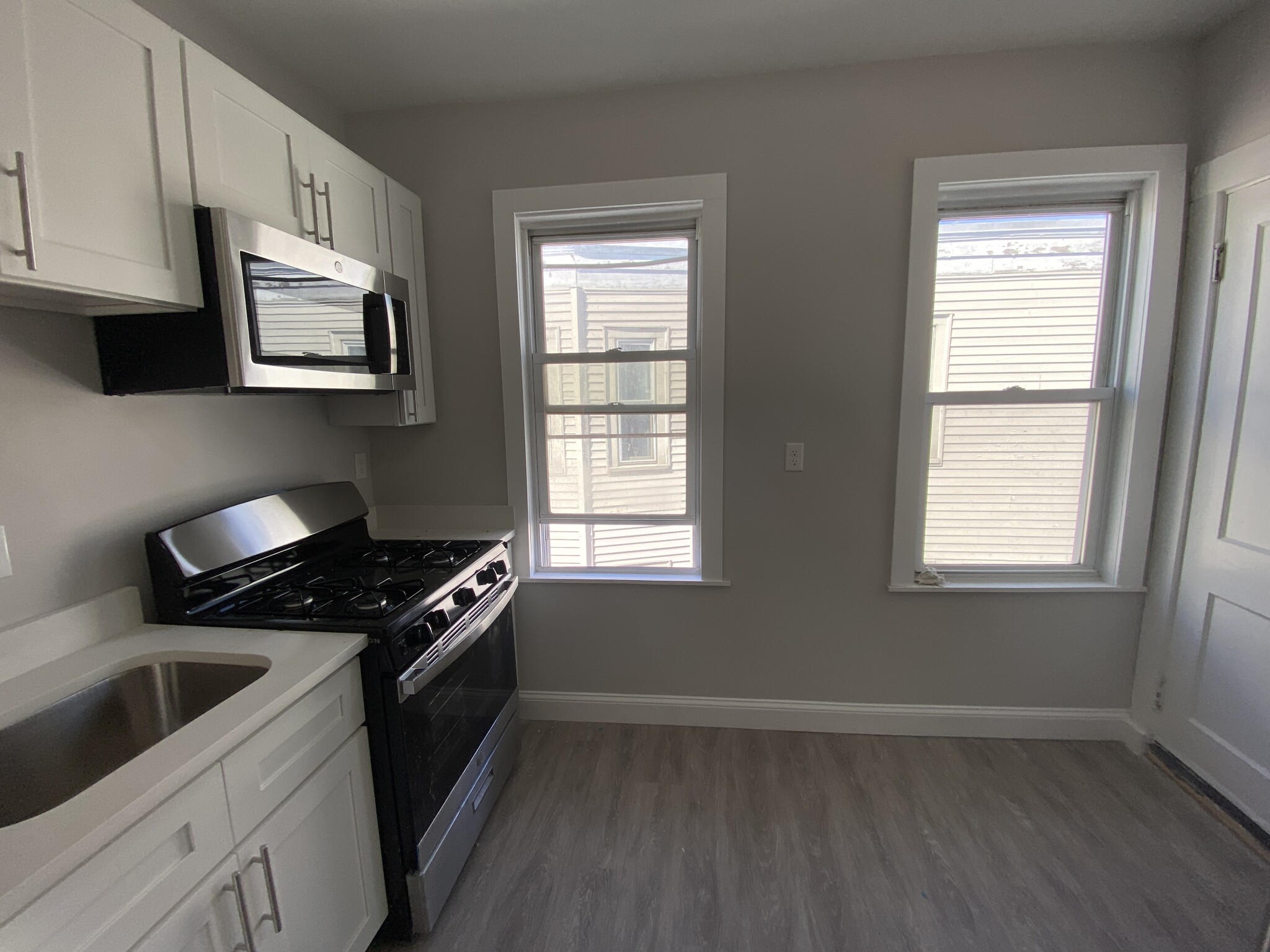 3 bed, 1 bath apartment for rent at 22 Melbourne St Unit 3, Dorchester — photo 5 of 9