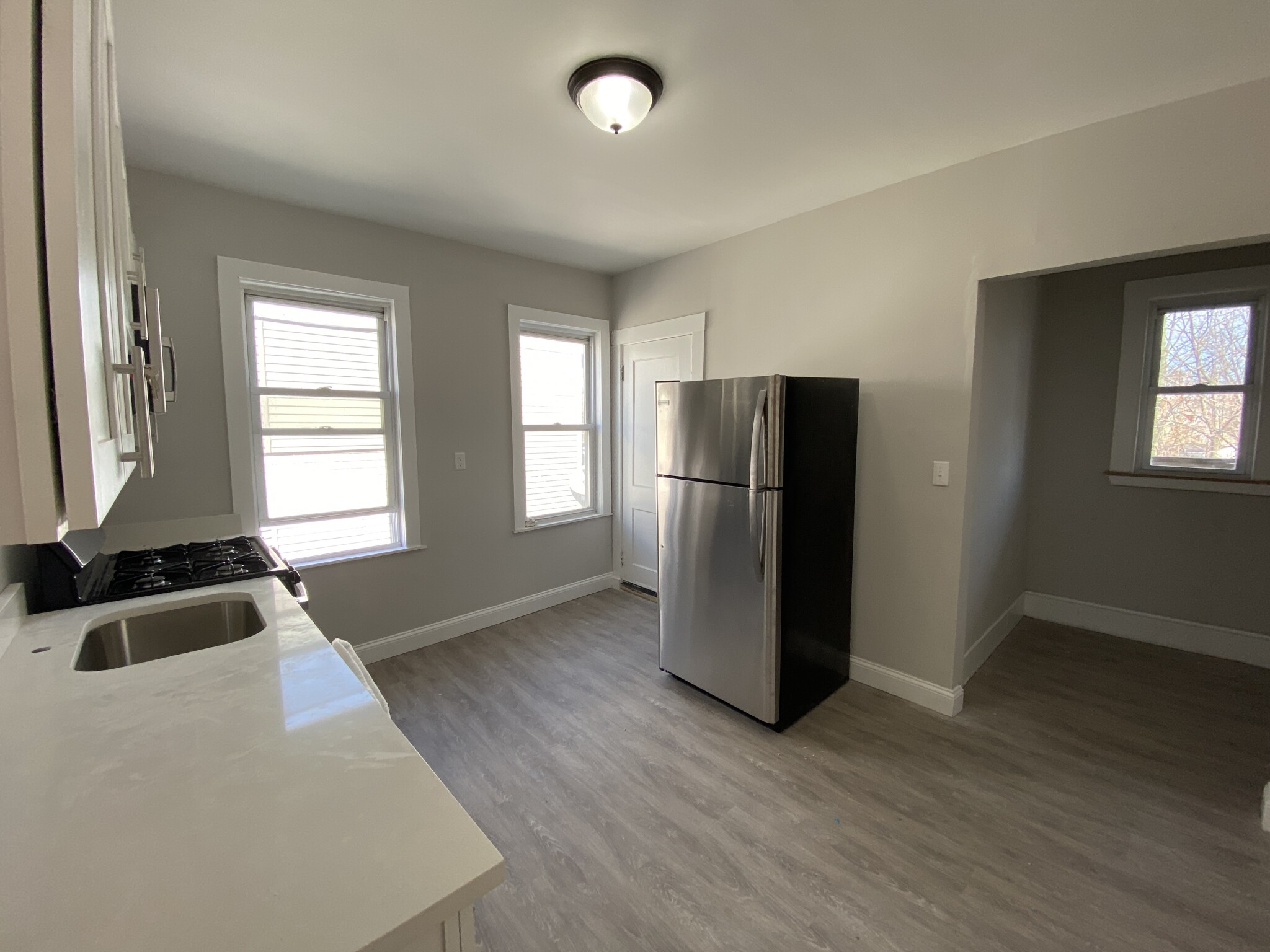 3 bed, 1 bath apartment for rent at 22 Melbourne St Unit 3, Dorchester — photo 4 of 9