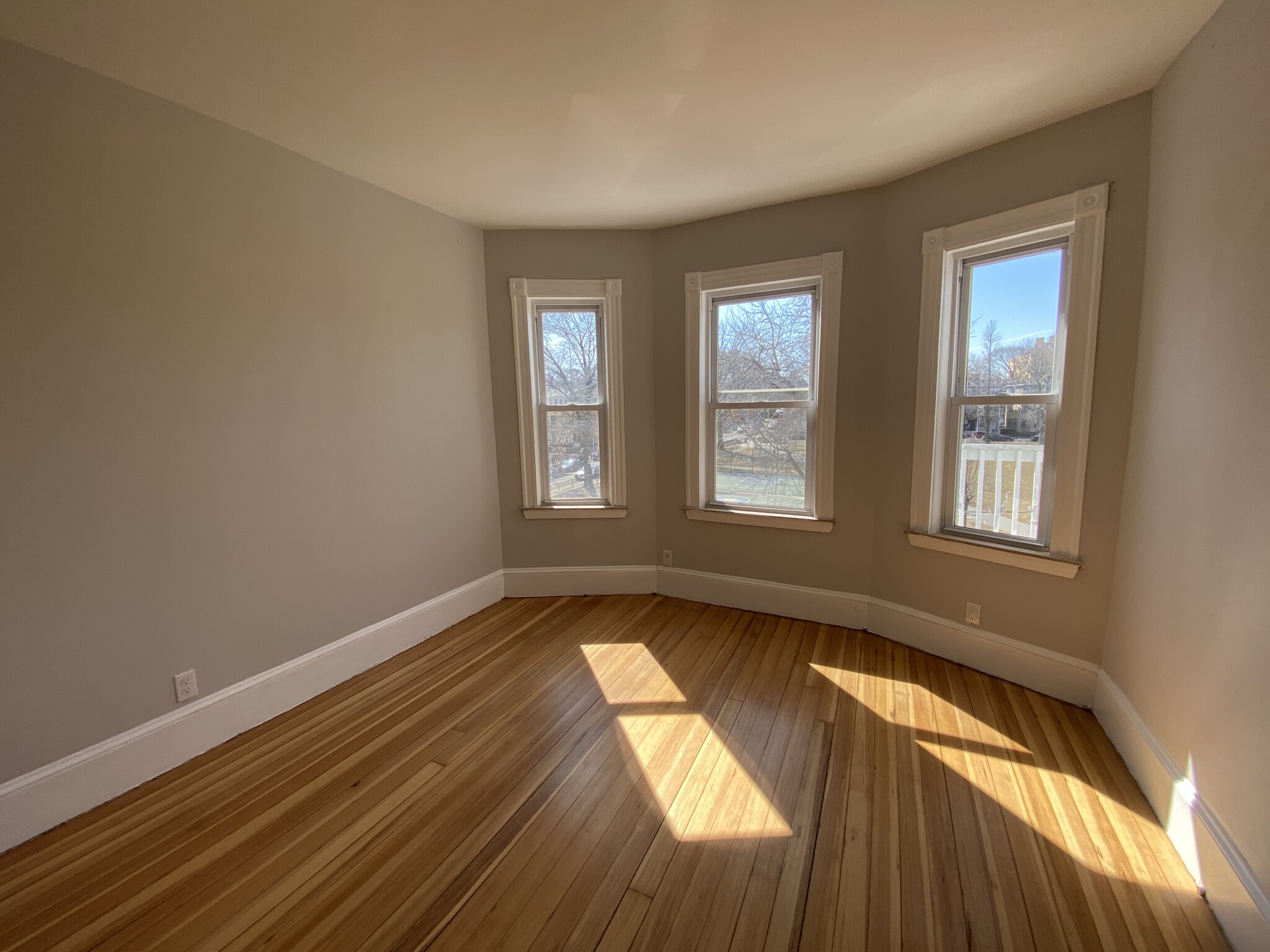 3 bed, 1 bath apartment for rent at 22 Melbourne St Unit 3, Dorchester — photo 2 of 9
