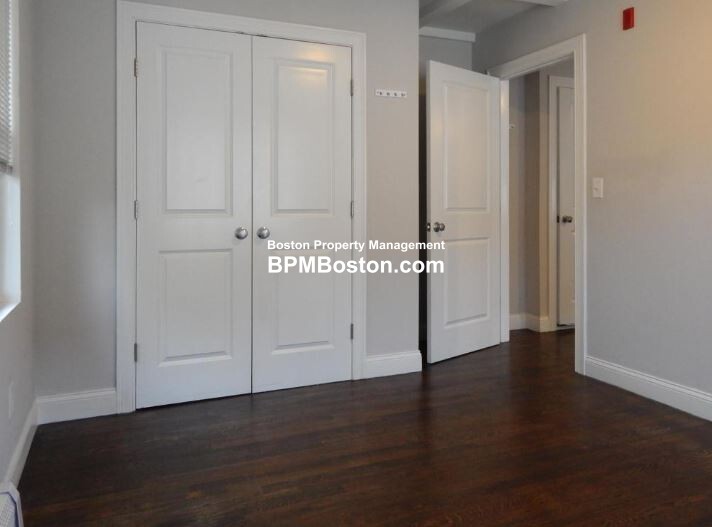 70 Safford St, Montclair