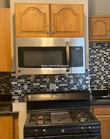 24 Clarence St, Roxbury