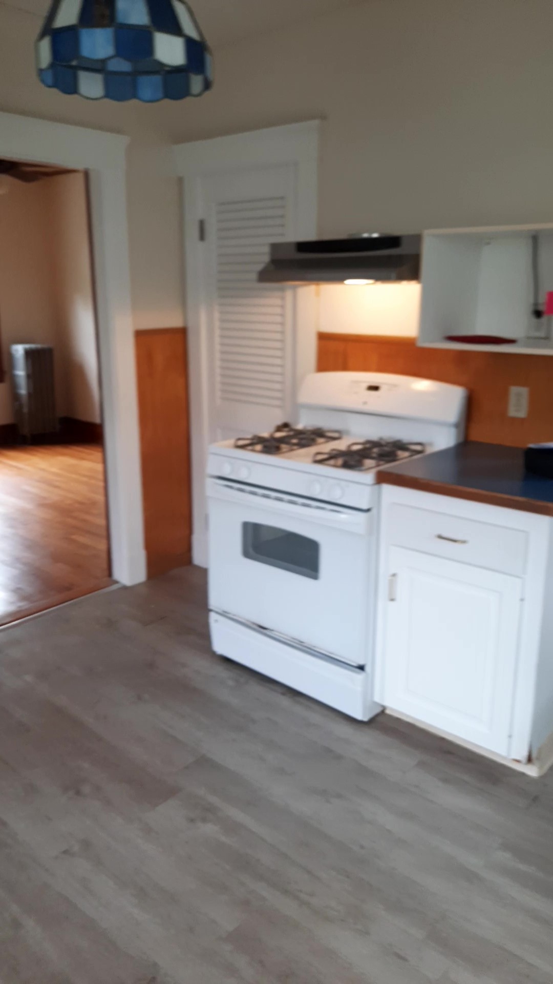 2 bed, 1.5 bath apartment for rent at 13 Raymond Rd Unit 1, Salem — photo 2 of 9