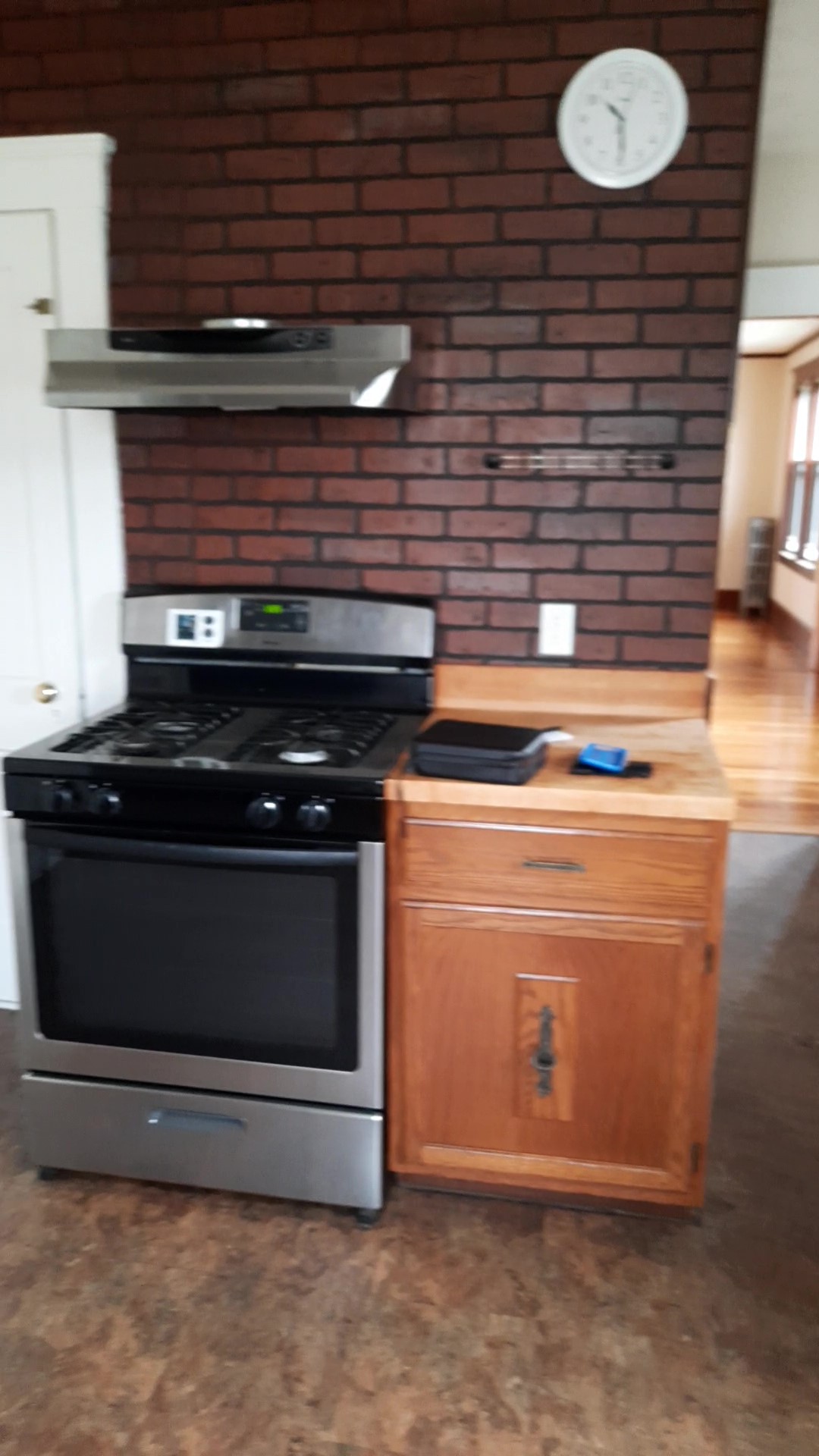2 bed, 1 bath apartment for rent at 13 Raymond Rd Unit 2, Salem — photo 7 of 12
