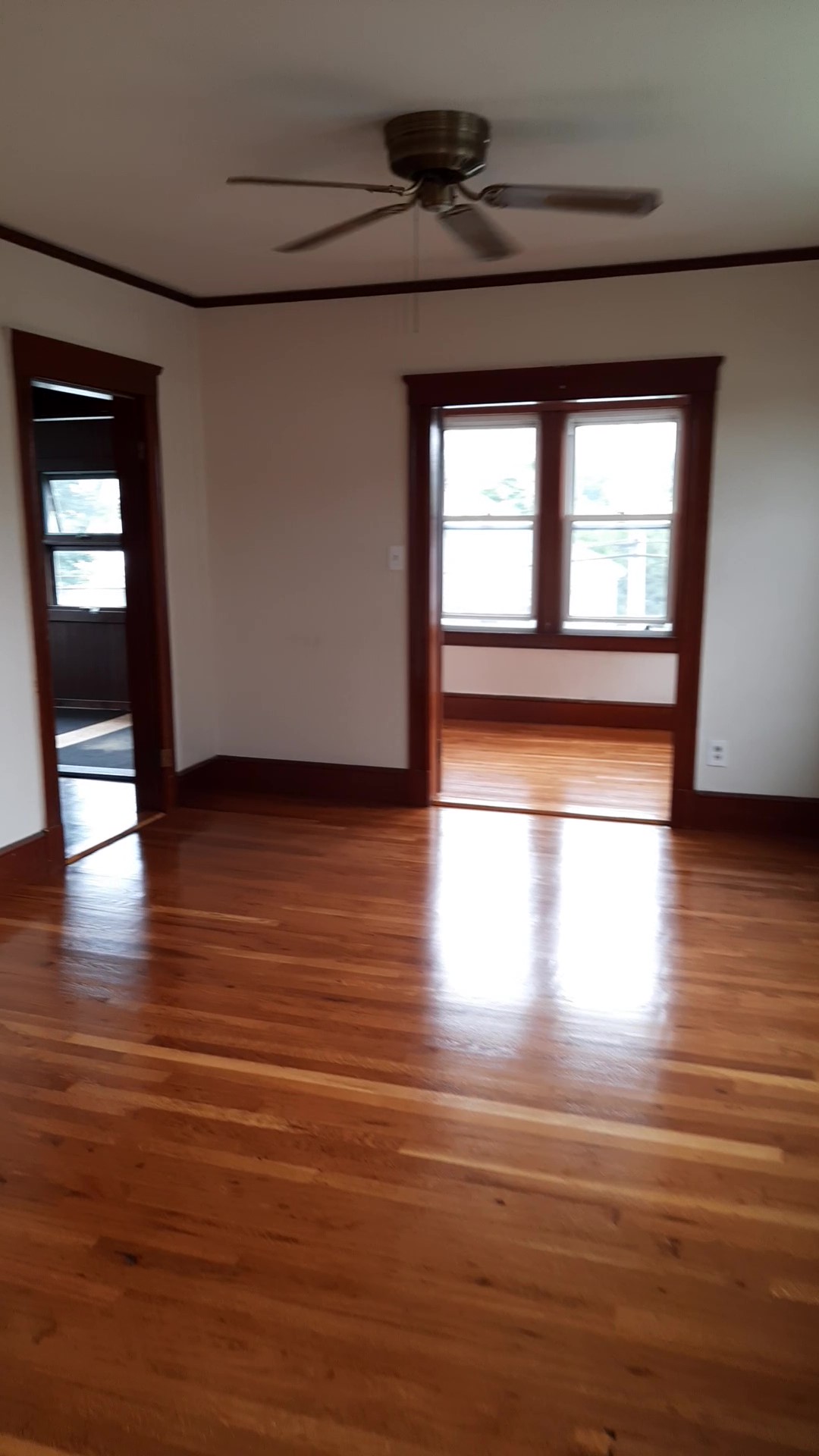 2 bed, 1 bath apartment for rent at 13 Raymond Rd Unit 2, Salem — photo 2 of 12