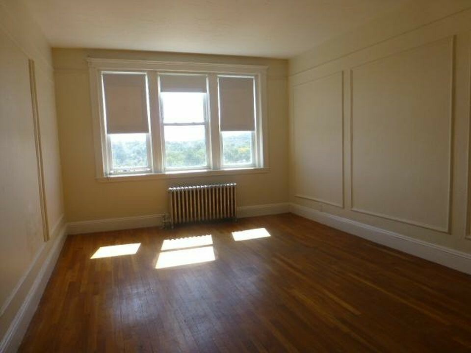 1687 Commonwealth Ave, Brighton