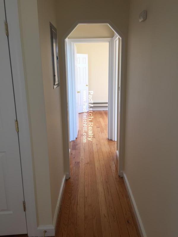 60 Brattle St, Harvard Square