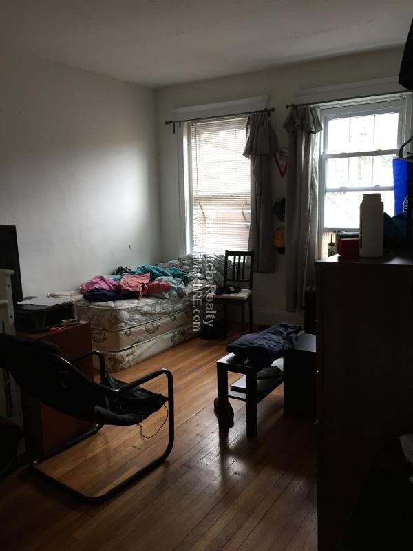 726 Washington St, Washington Square