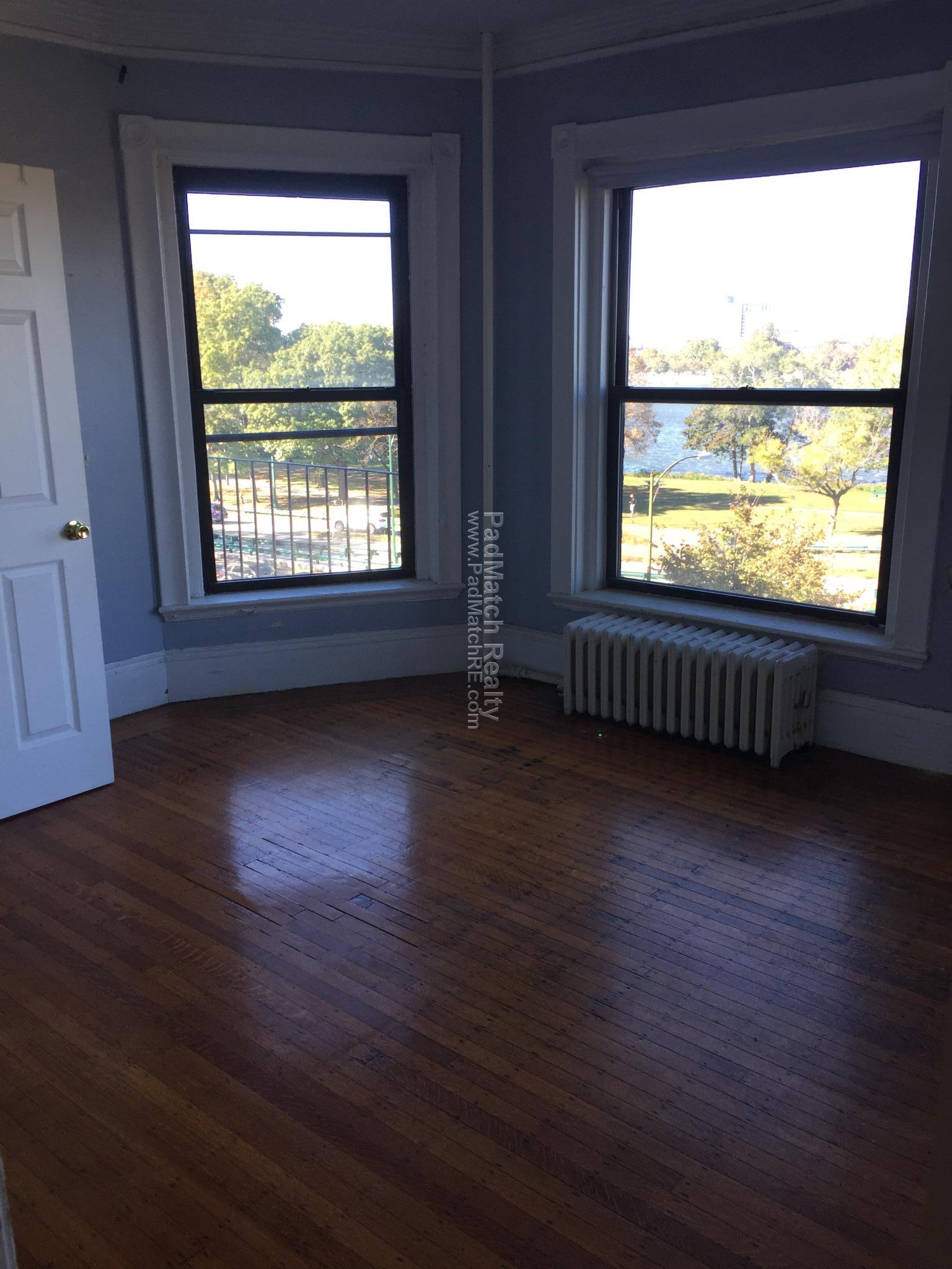 41 Bay State Rd, Fenway