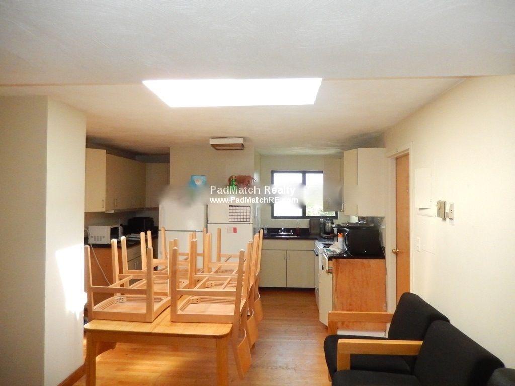 3 bed, 2 bath apartment for rent at 1110 Commonwealth Ave Unit 711, Allston — photo 10 of 22
