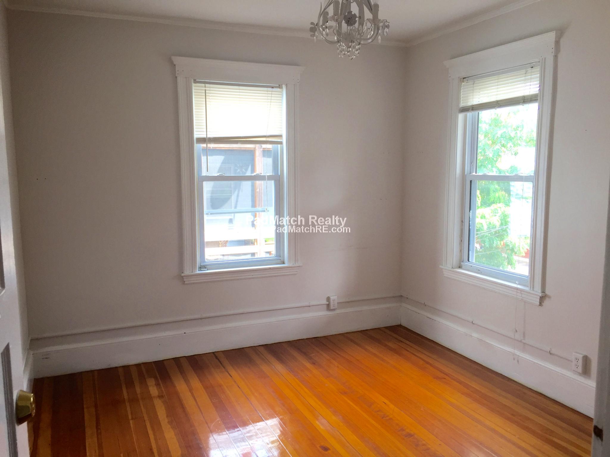 3 bed, 1 bath apartment for rent at 6 Edwin St Unit 2, Brookline Village — photo 9 of 24