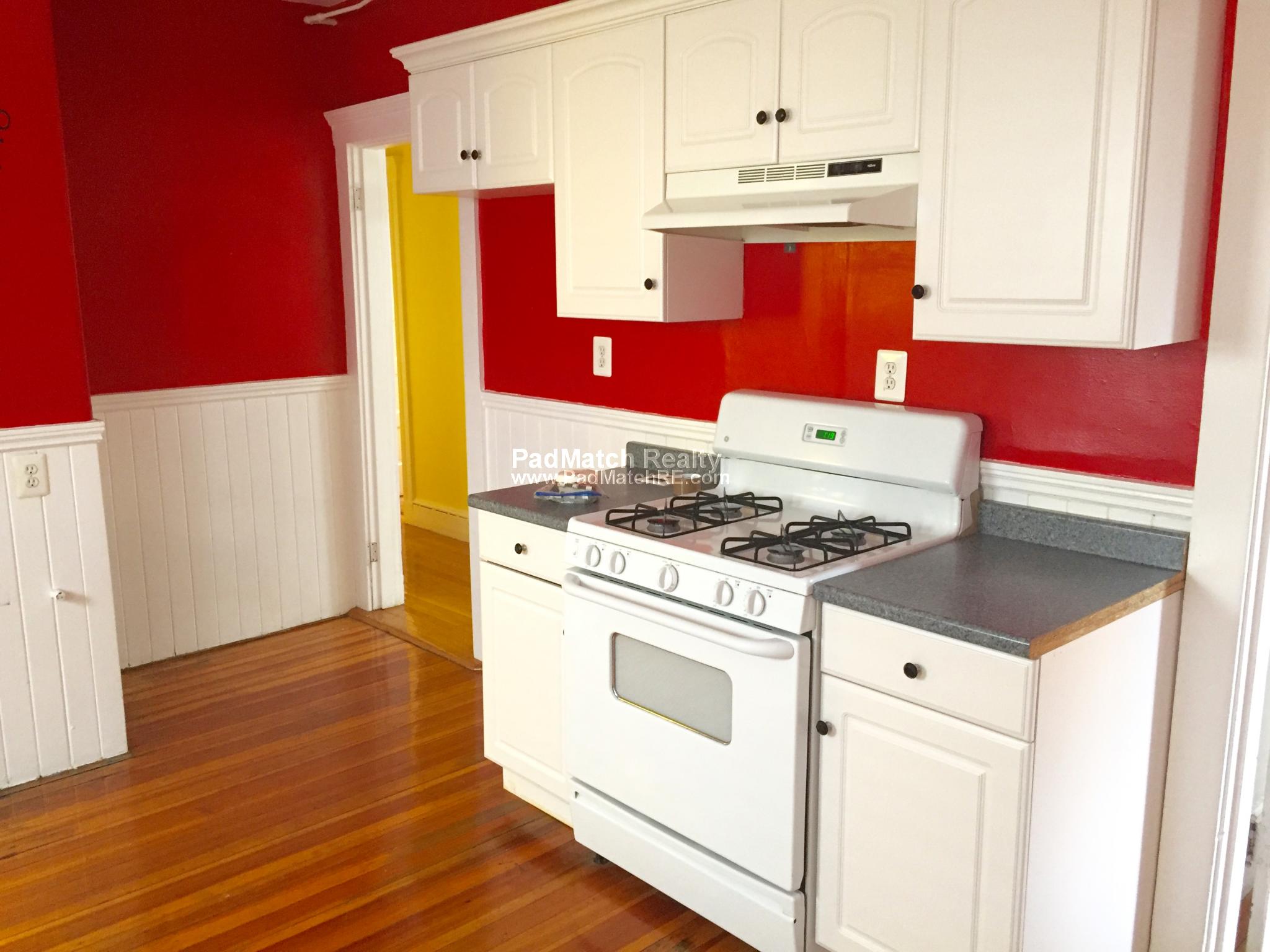 3 bed, 1 bath apartment for rent at 6 Edwin St Unit 2, Brookline Village — photo 6 of 24