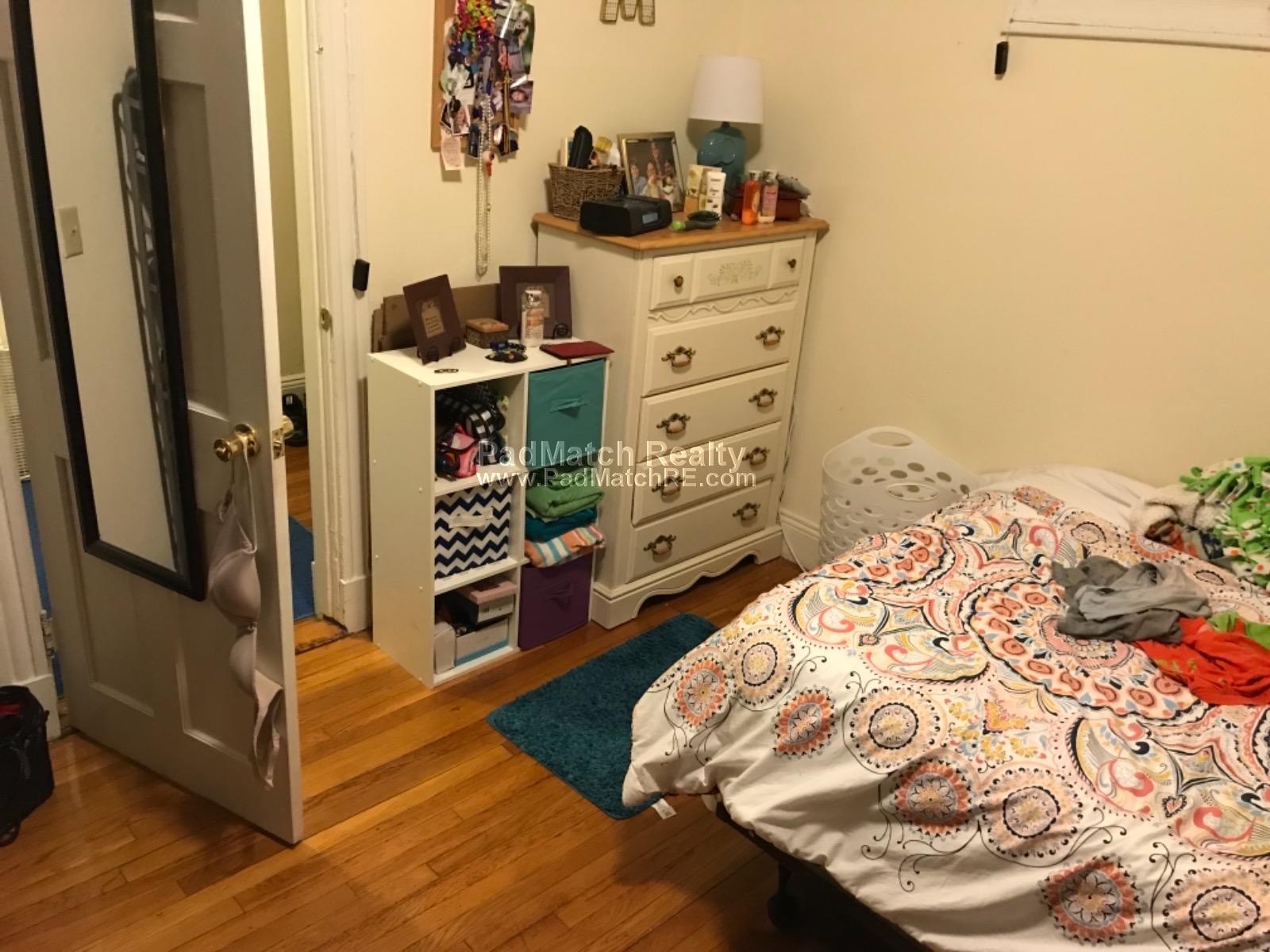 1 split bed, 1 bath apartment for rent at 1209 Boylston St Unit 53, Fenway — photo 3 of 19