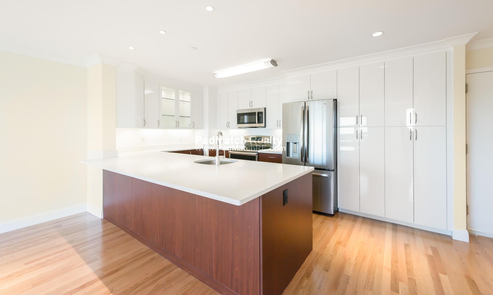 1443 Beacon St, Washington Square