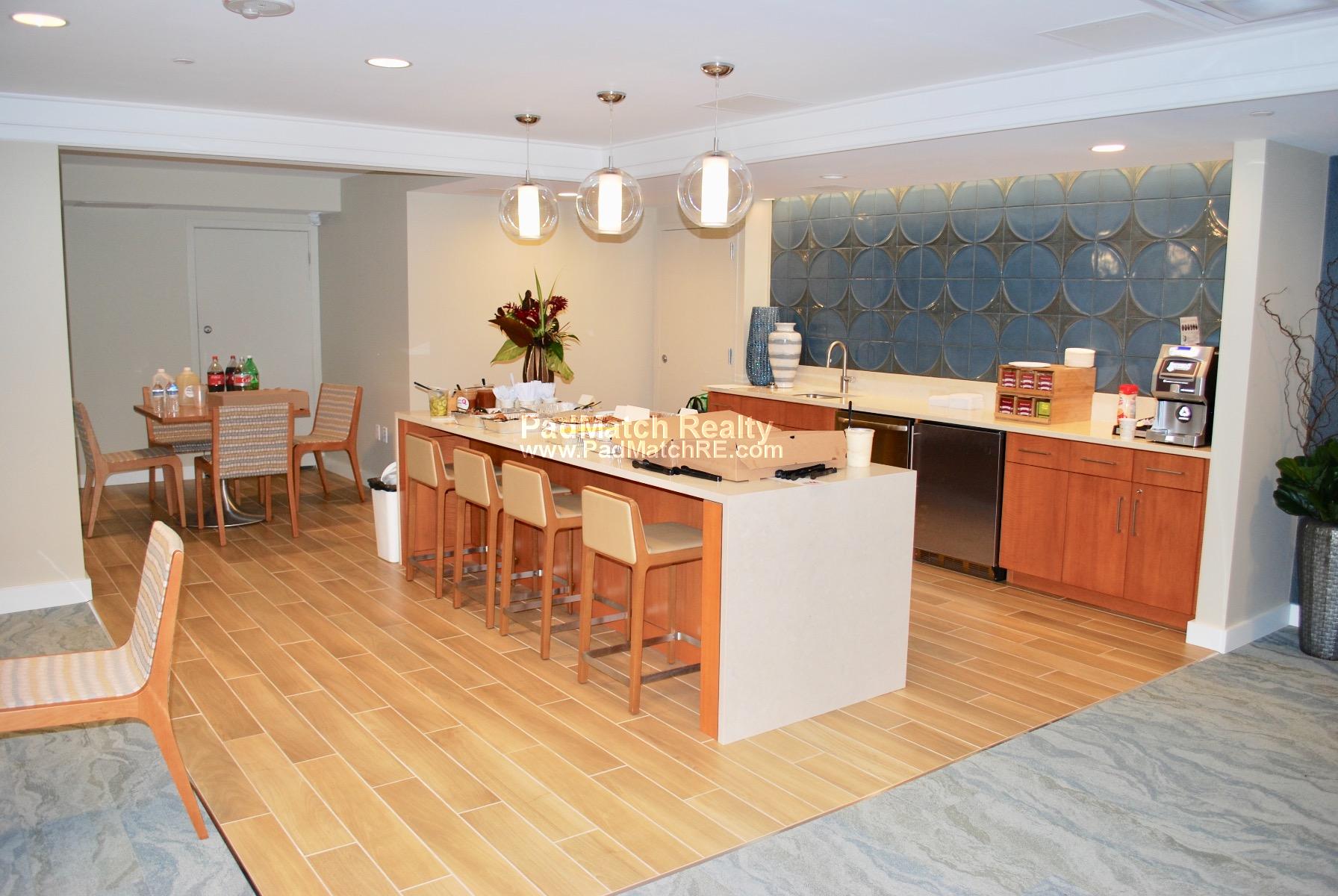 1443 Beacon St, Washington Square