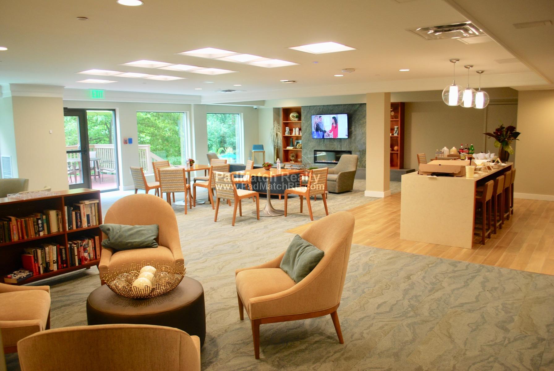 1443 Beacon St, Washington Square