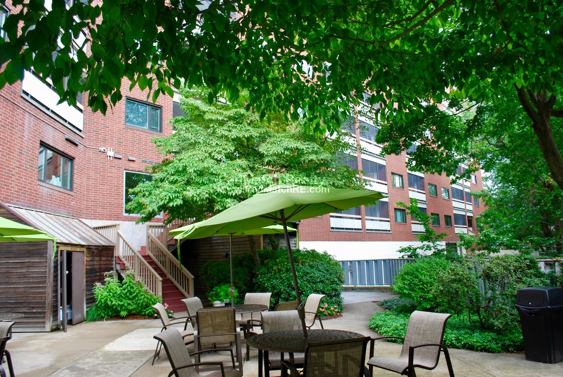 1443 Beacon St, Washington Square