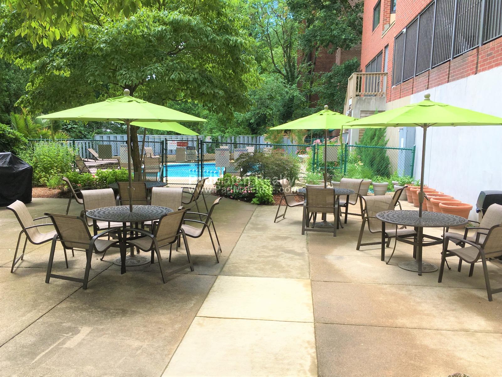 1443 Beacon St, Washington Square