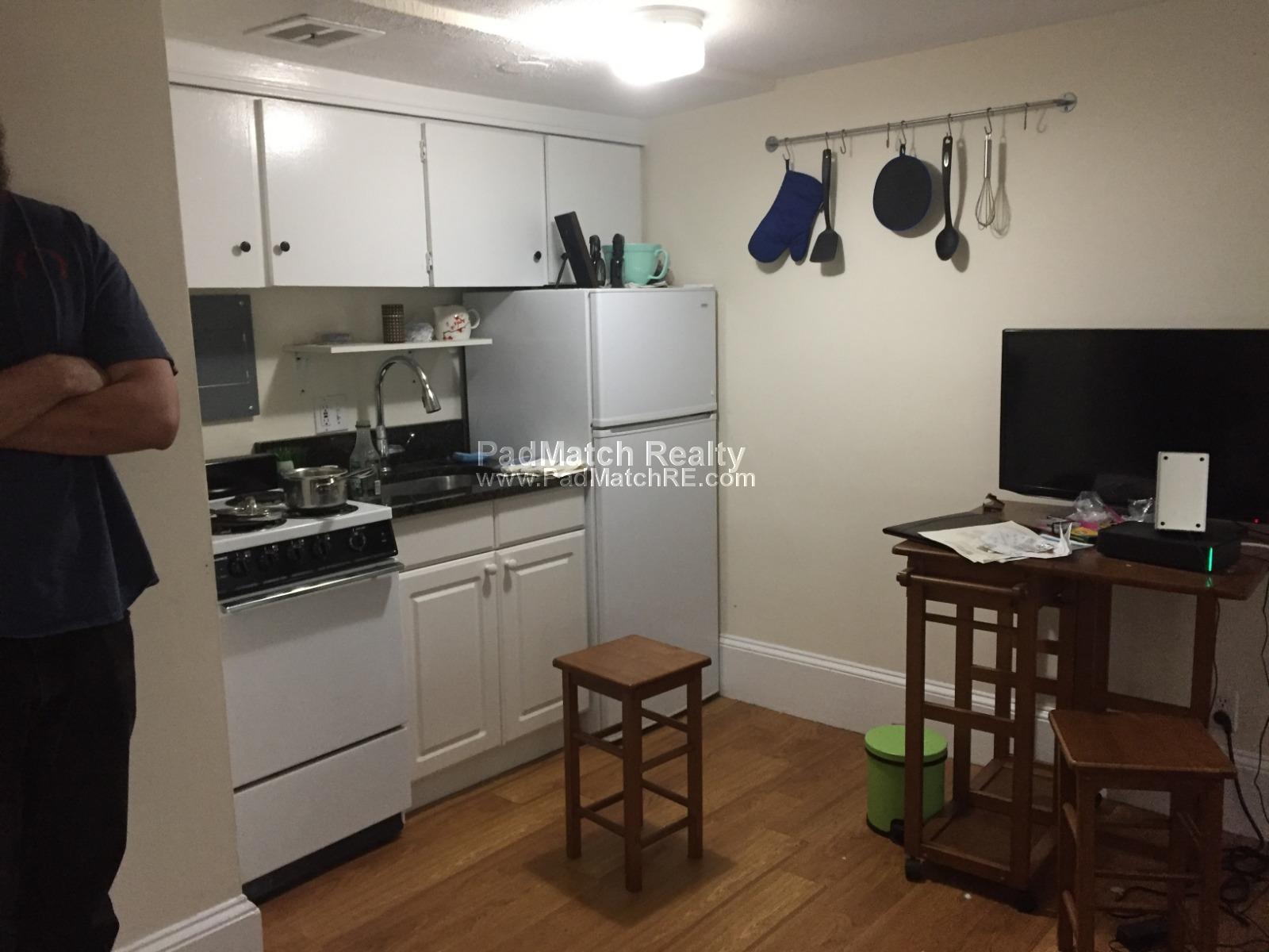 Studio bed, 1 bath apartment for rent at 95 Mount Vernon St Unit 02, Beacon Hill — photo 1 of 2