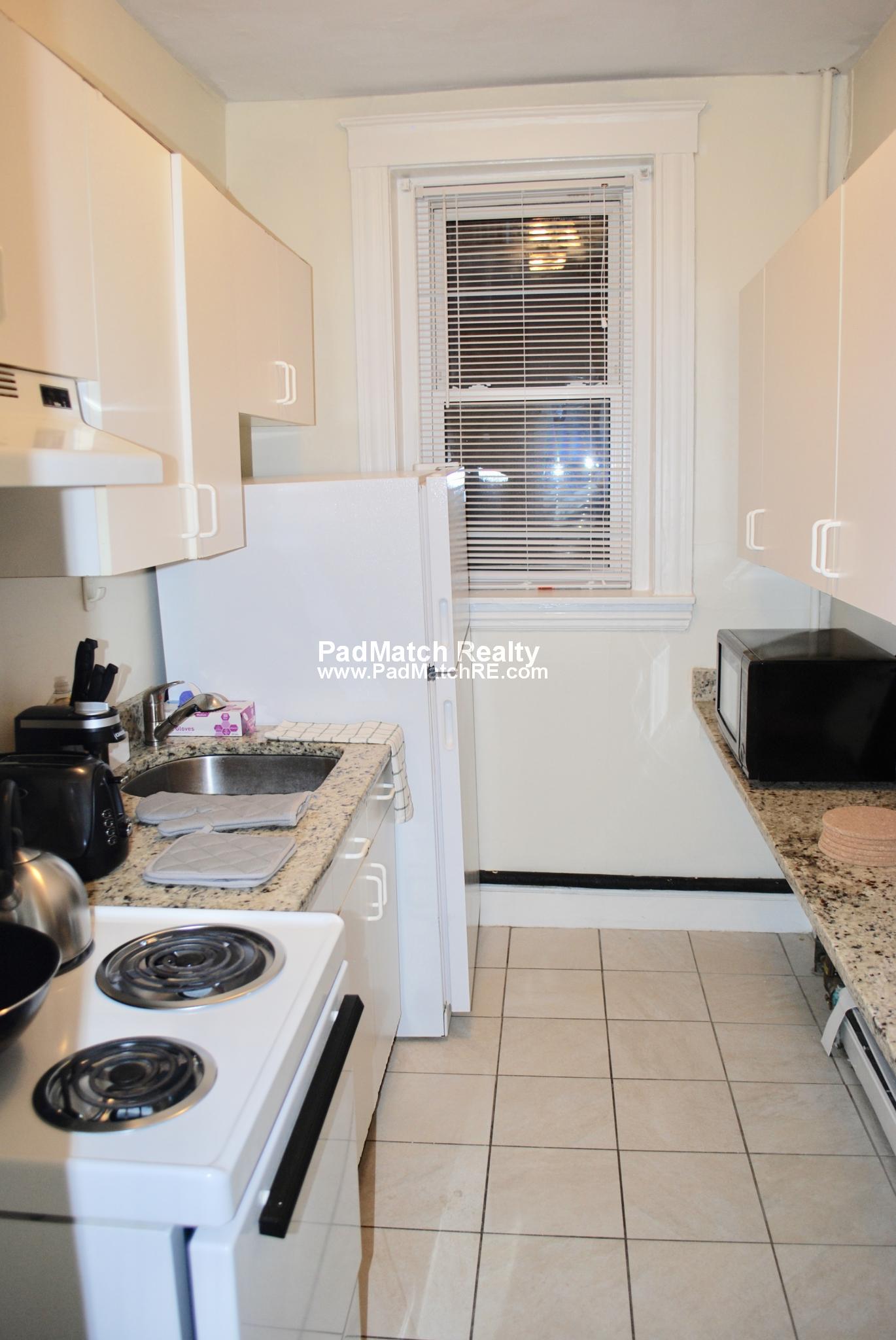 Photo 3 of 208 Winthrop Rd. Unit 1