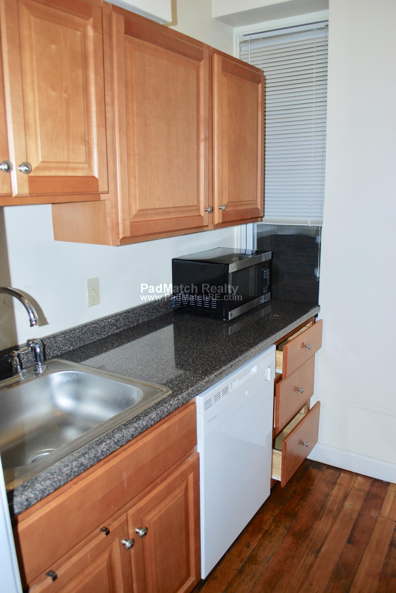 1 bed, 1 bath apartment for rent at 1477 Beacon St Unit 4, Coolidge Corner — photo 5 of 10