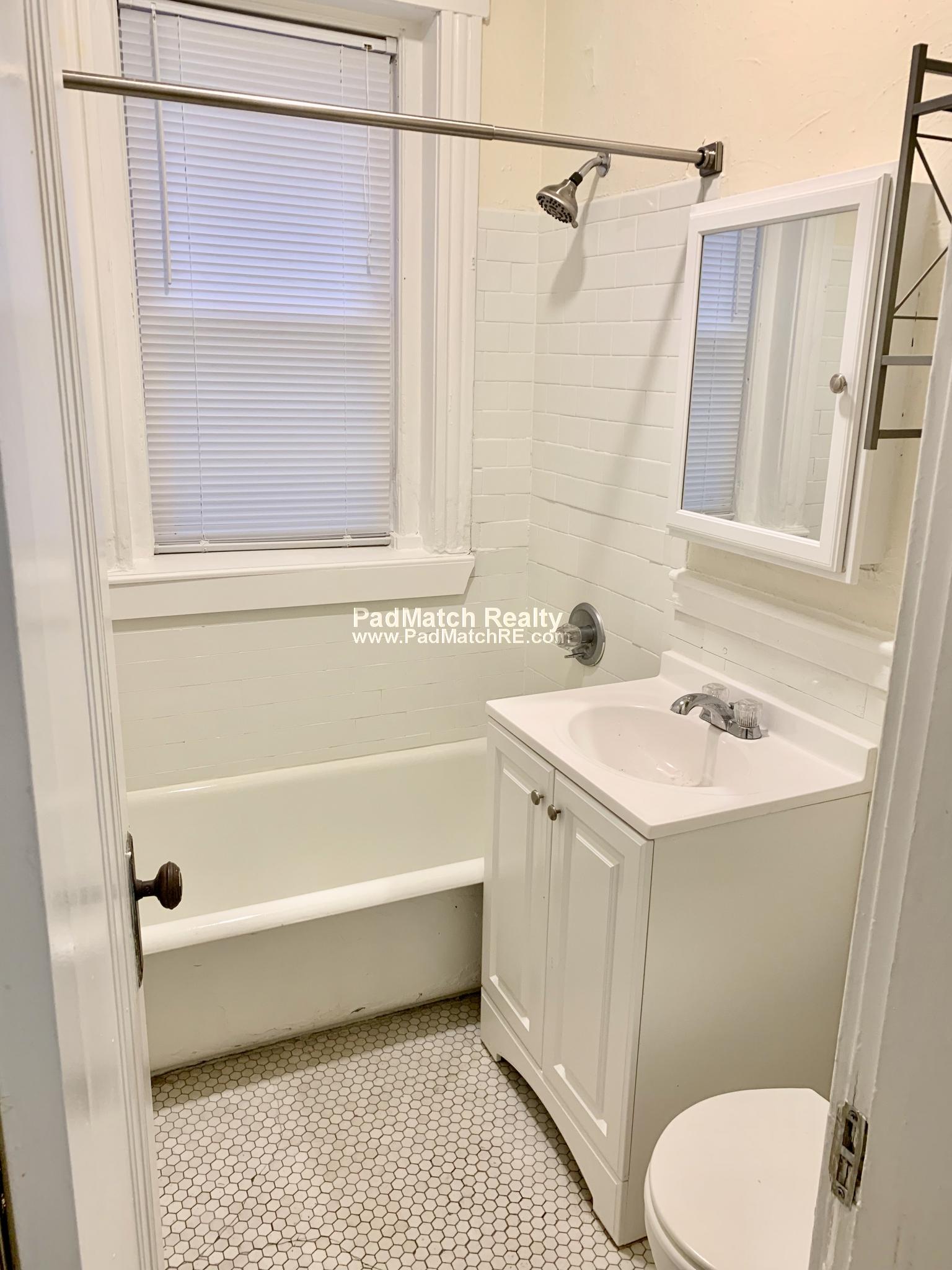 Studio bed, 1 bath apartment for rent at 1203 Boylston St Unit 6, Fenway — photo 5 of 14