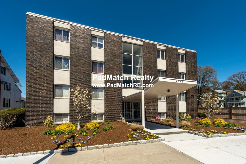 1799 Centre St, Jamaica Plain