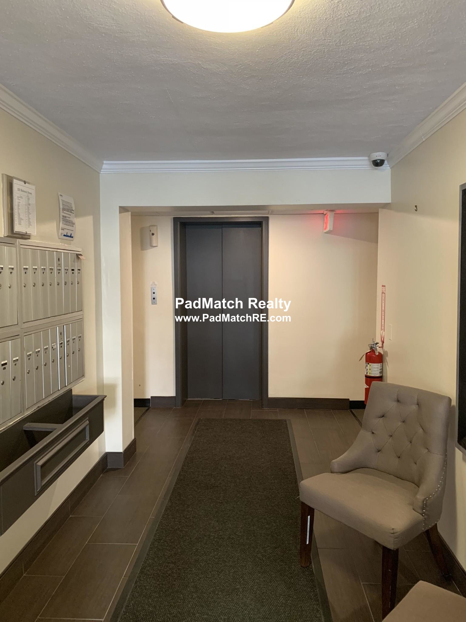 230 Babcock St, West End