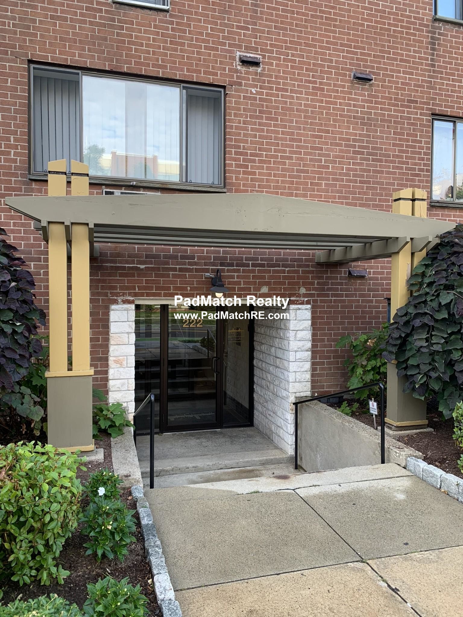 230 Babcock St, West End