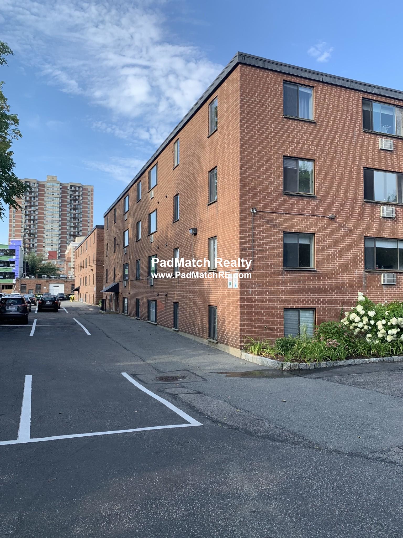 230 Babcock St, West End