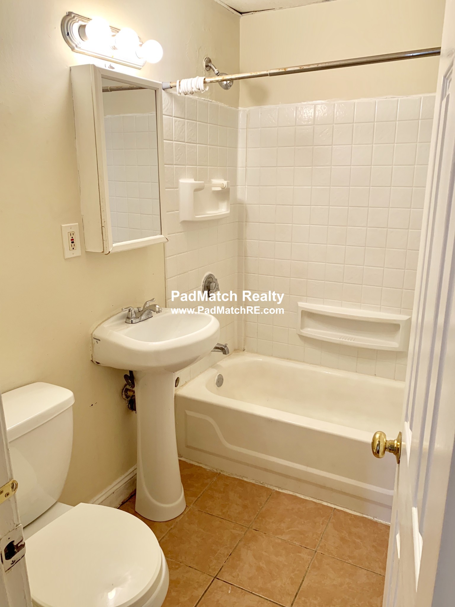 886 Huntington Ave, Mission Hill