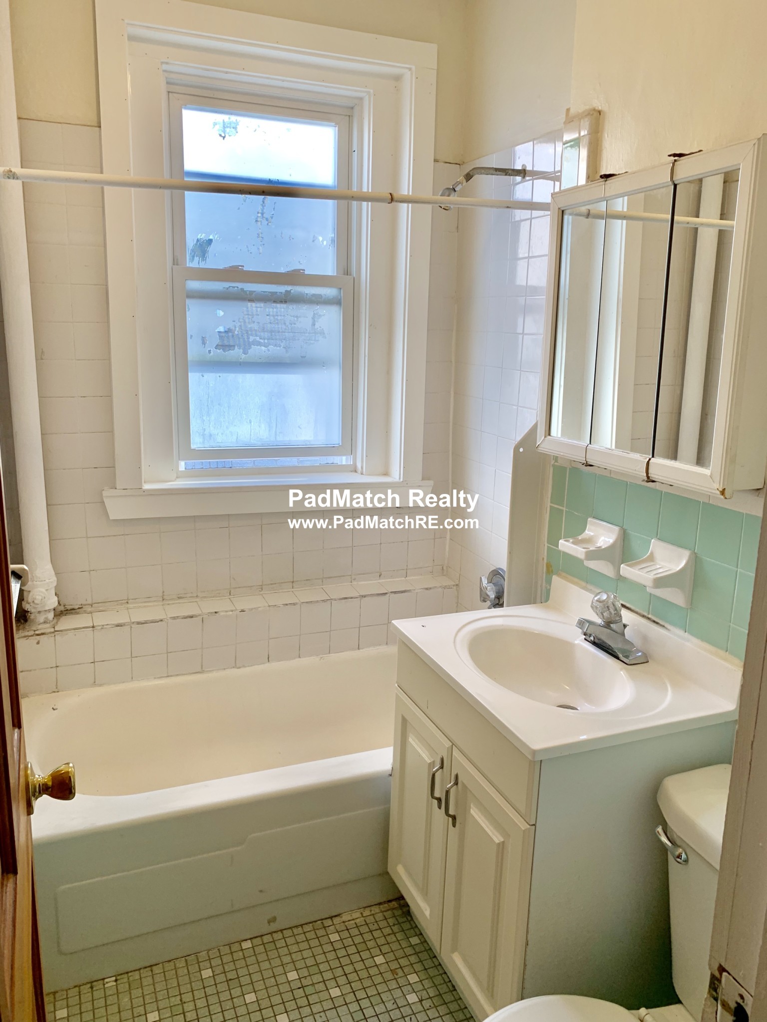 2.5 bed, 1 bath apartment for rent at 244 Kelton St Unit 17, Allston — photo 13 of 16