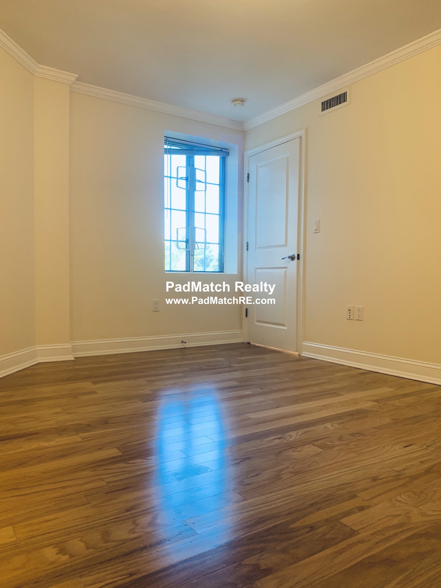 20 Chapel St, Longwood