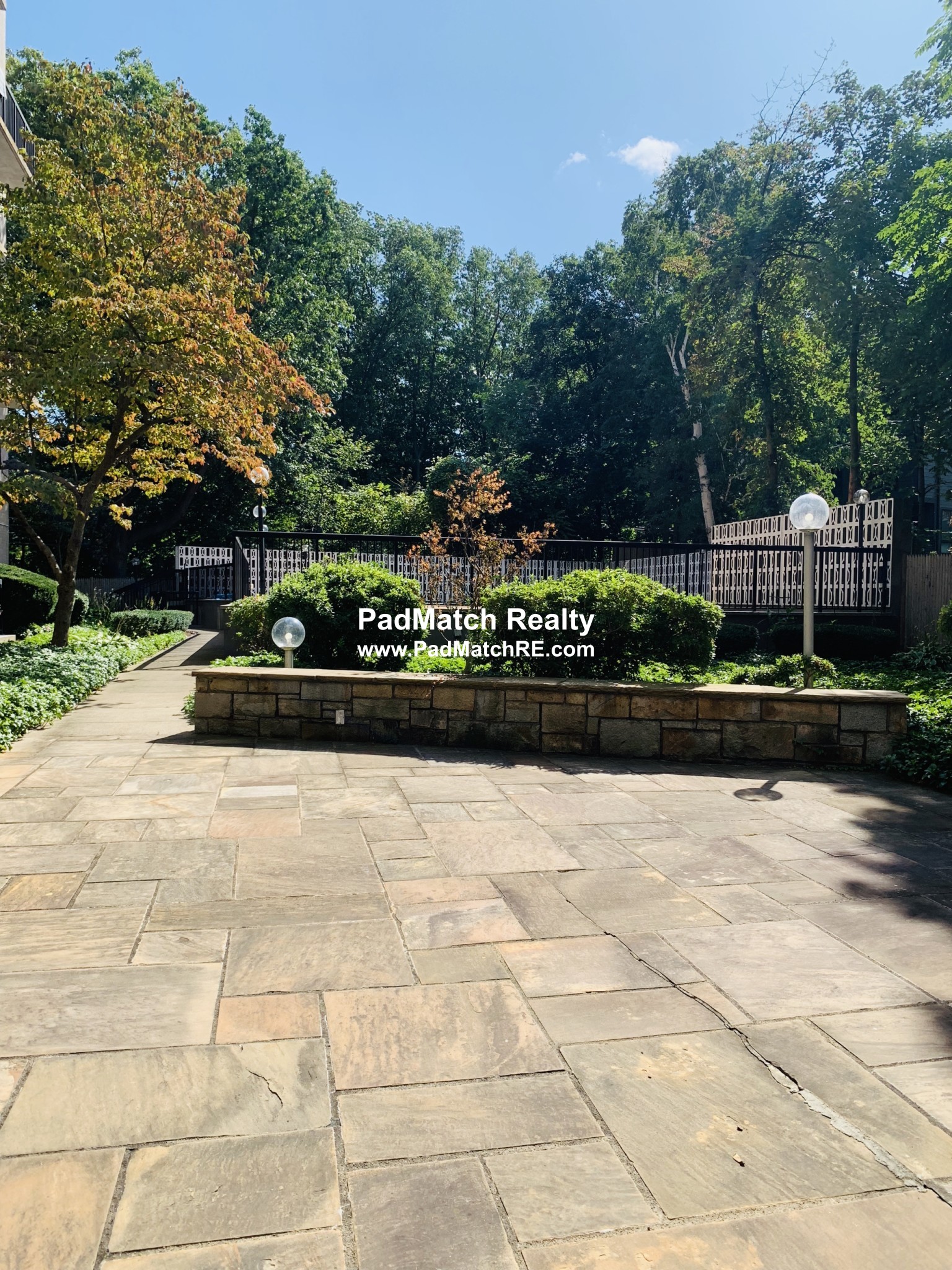 101 Monmouth St, Longwood