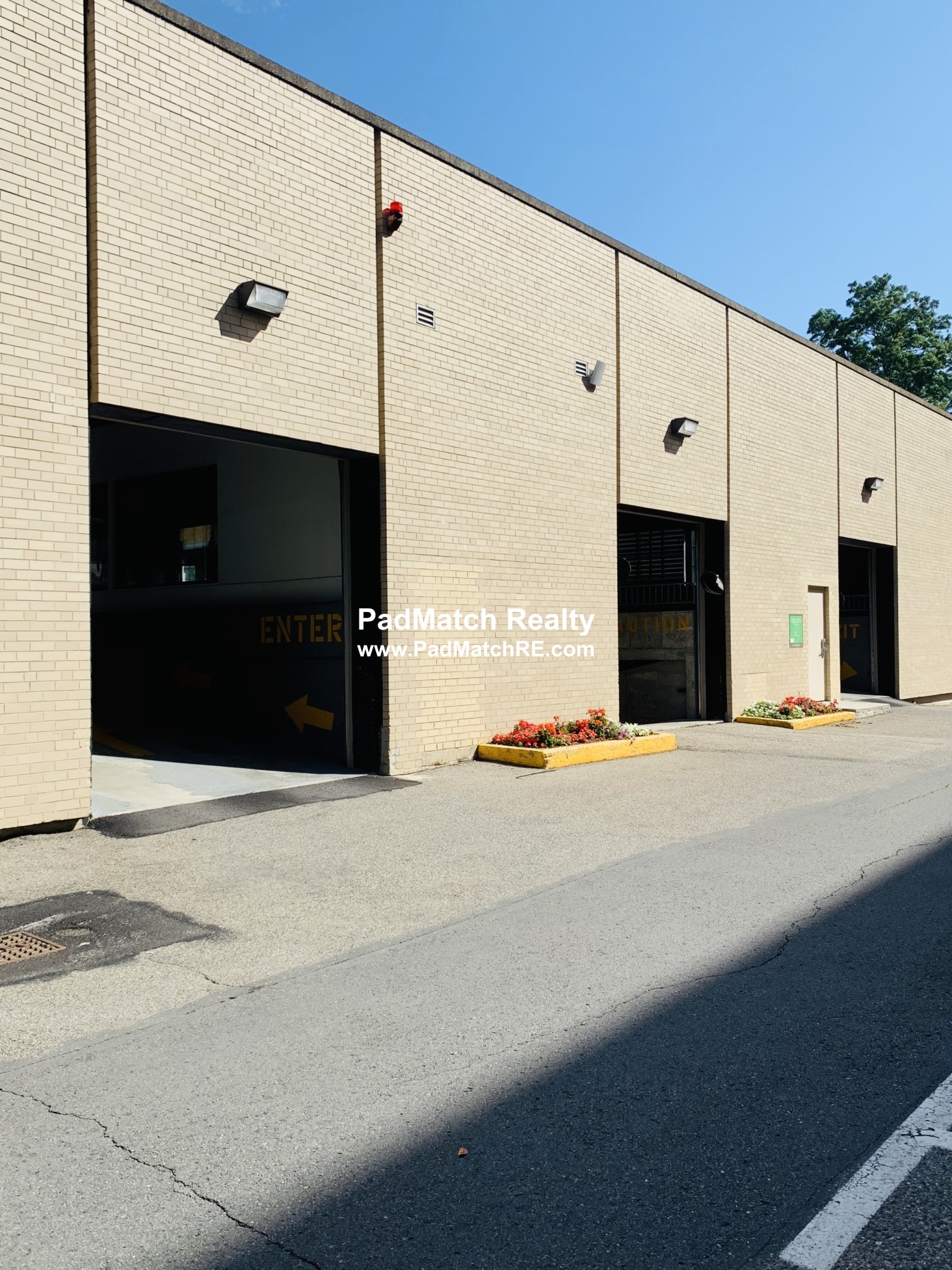 101 Monmouth St, Longwood