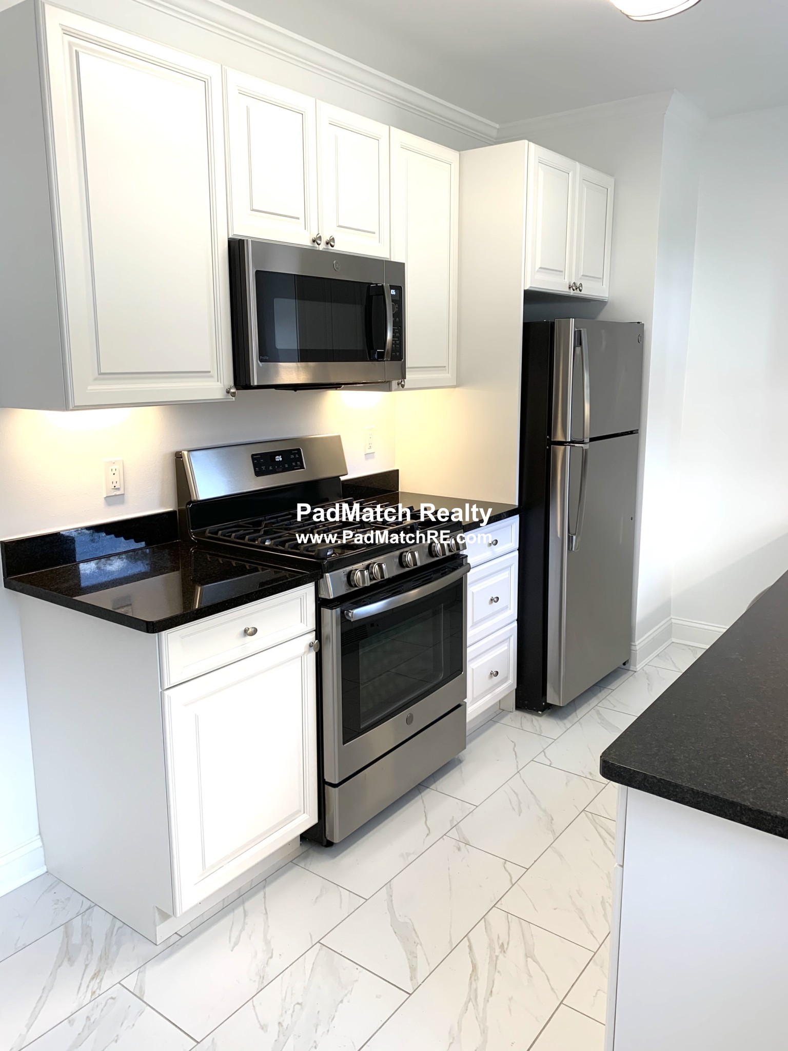 Photo 3 of 41 Auburn St. Unit 1