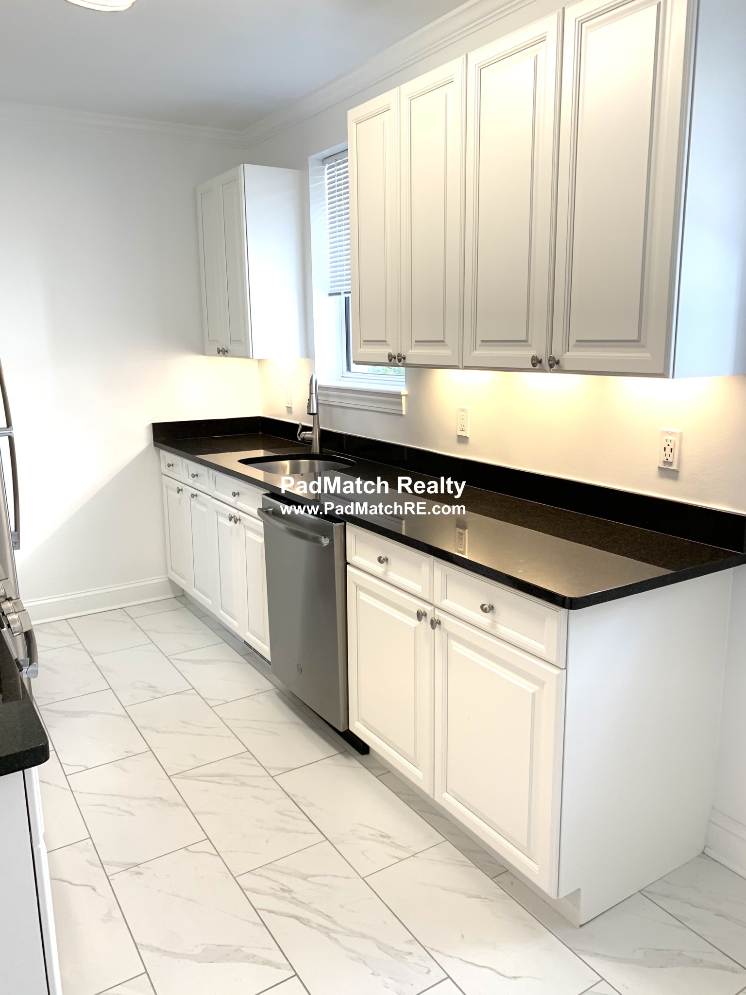 Photo 4 of 41 Auburn St. Unit 1