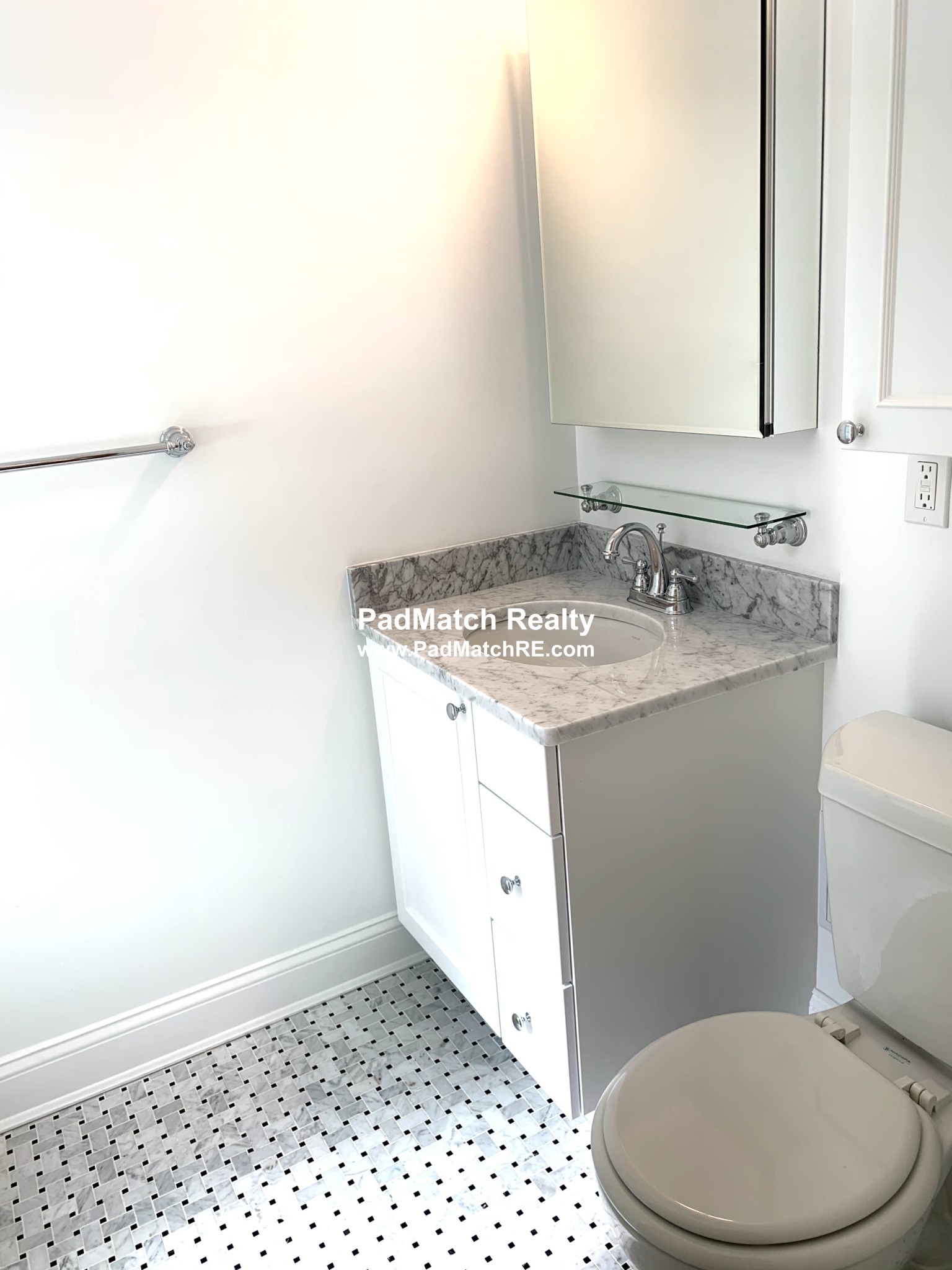 Photo 11 of 41 Auburn St. Unit 1