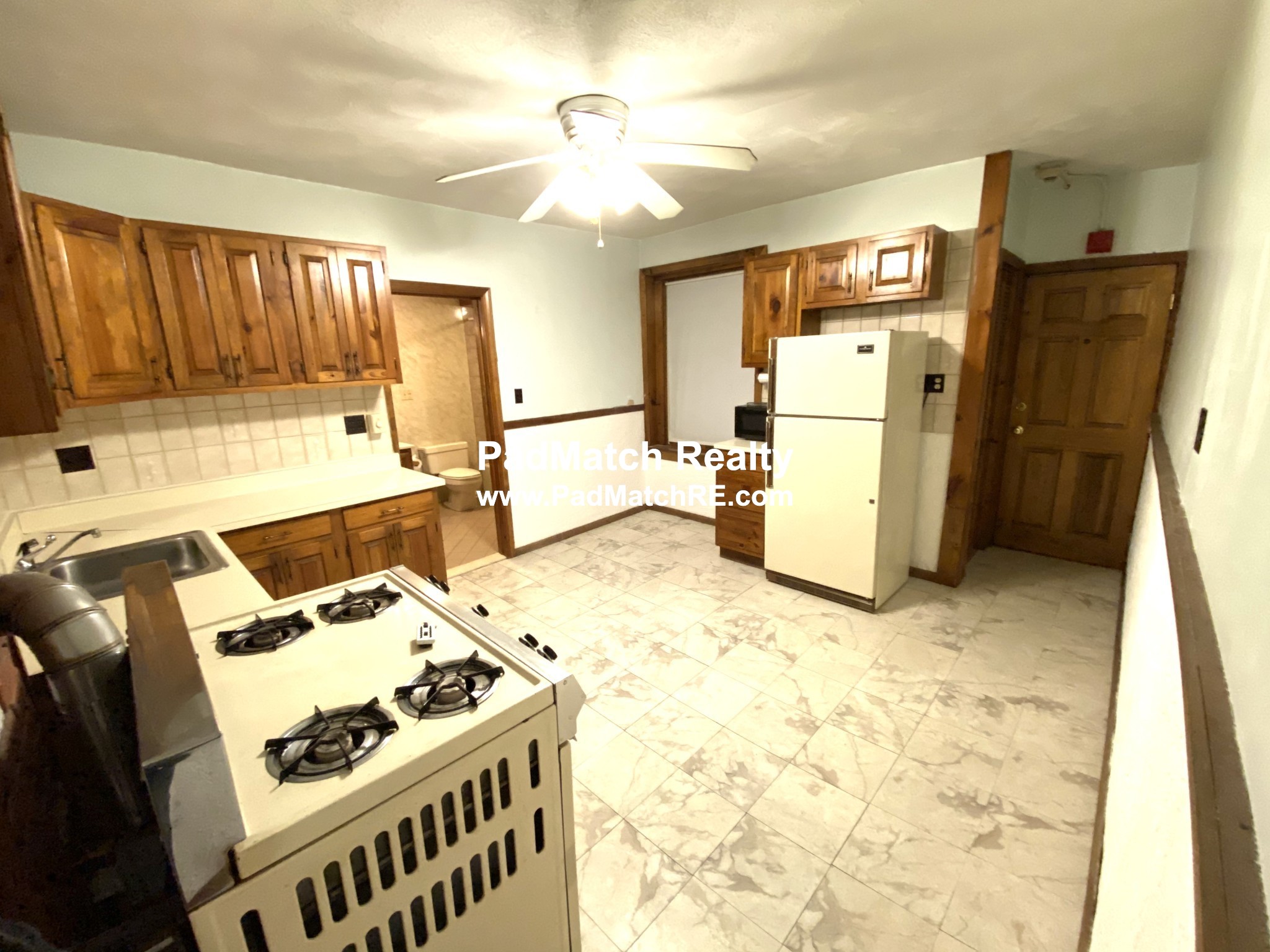 4 Garden Court St, North End