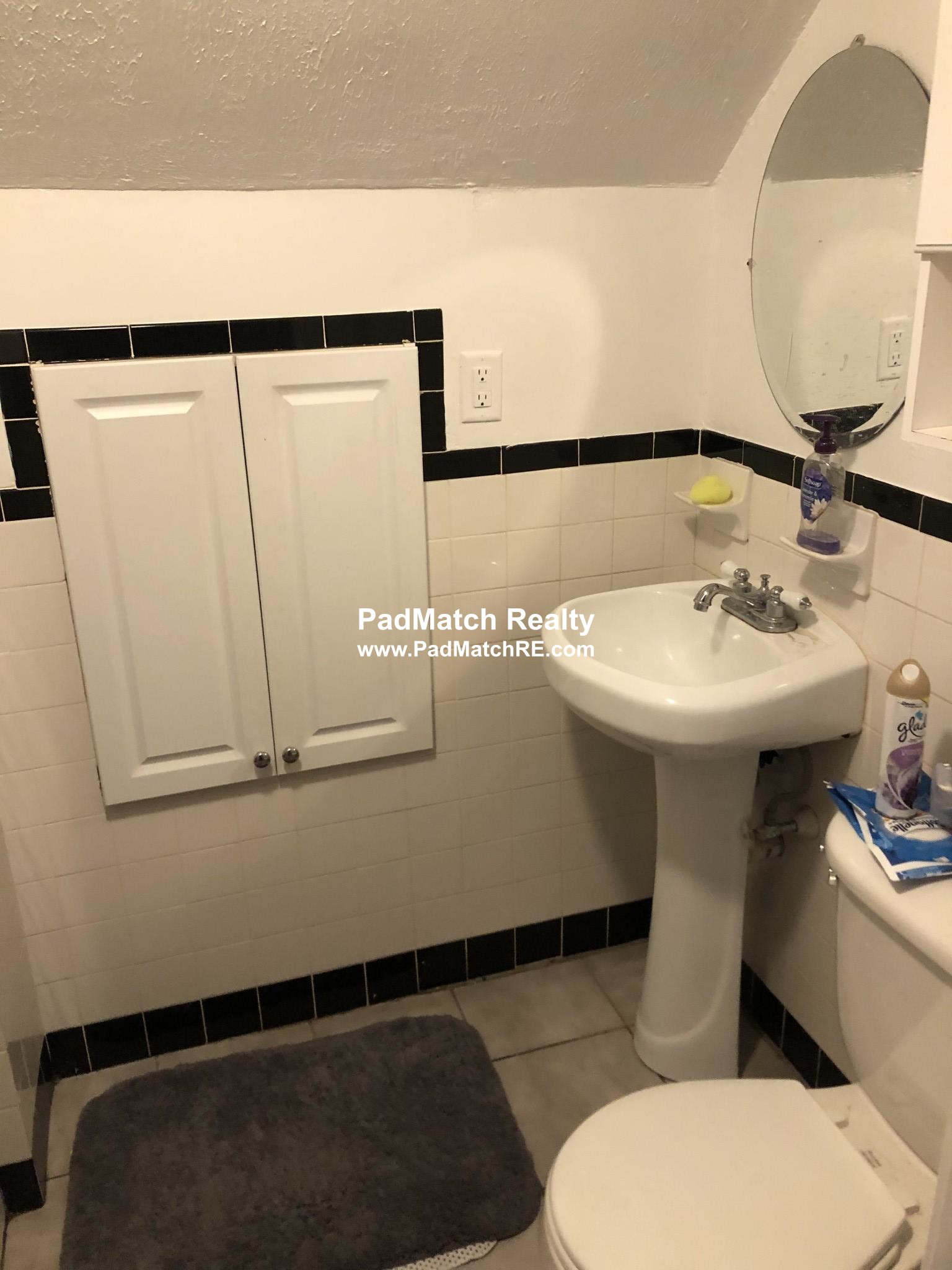 6 bed, 2 bath apartment for rent at 17 Boulevard Ter Unit 17, Allston — photo 4 of 17